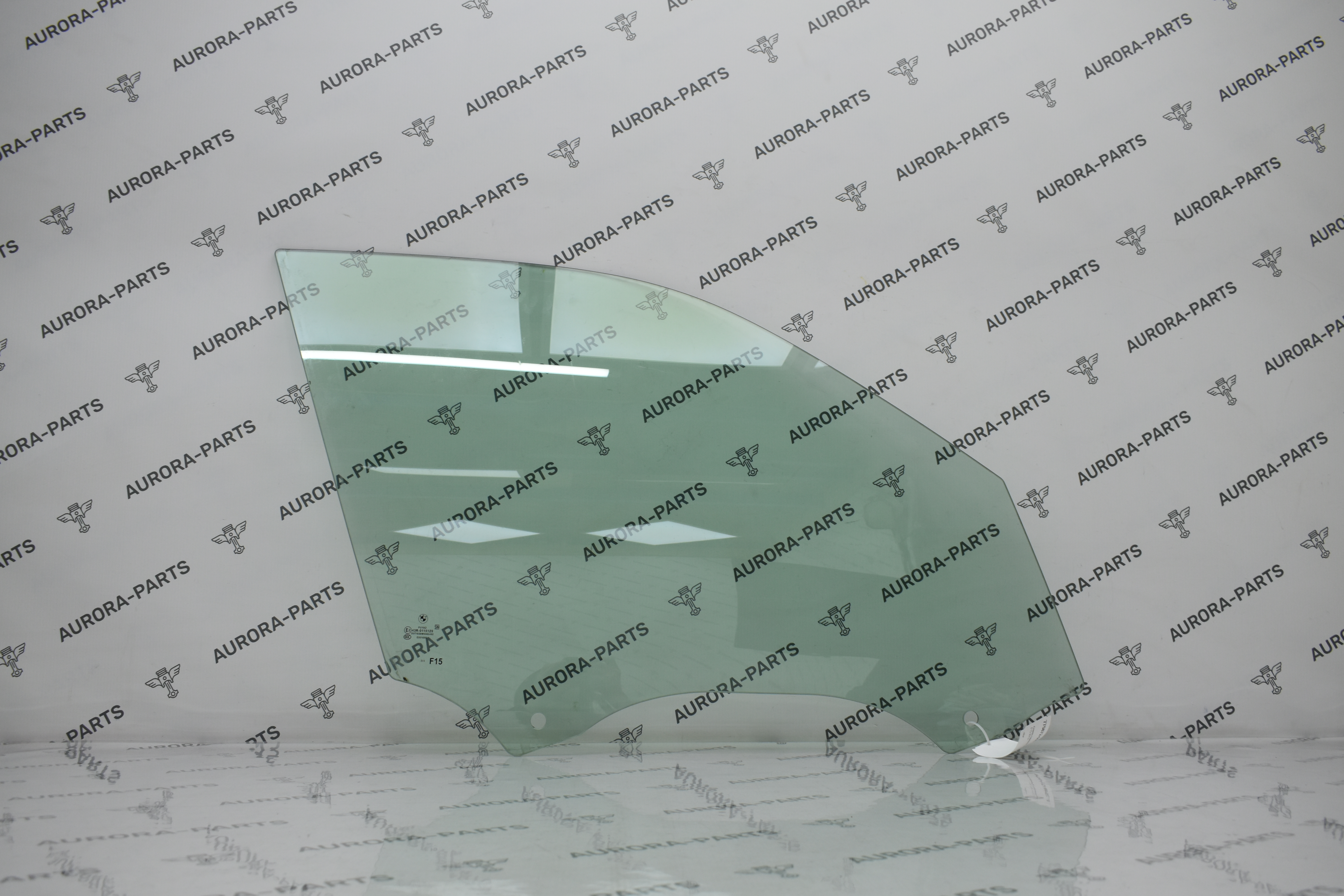 Стекло передней двери RH BMW X5