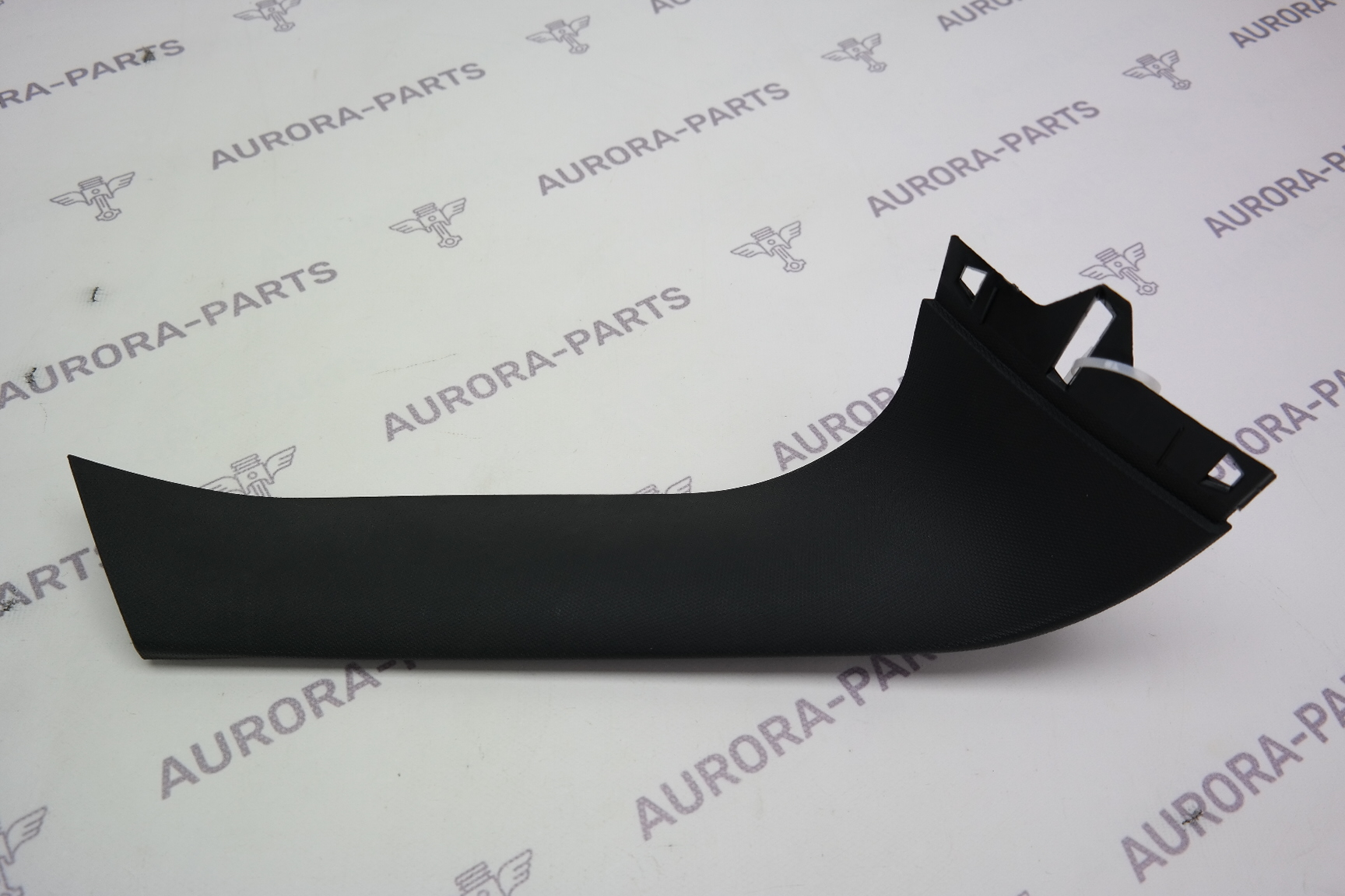 Обшивка багажной двери боковая LH schwarz BMW X5