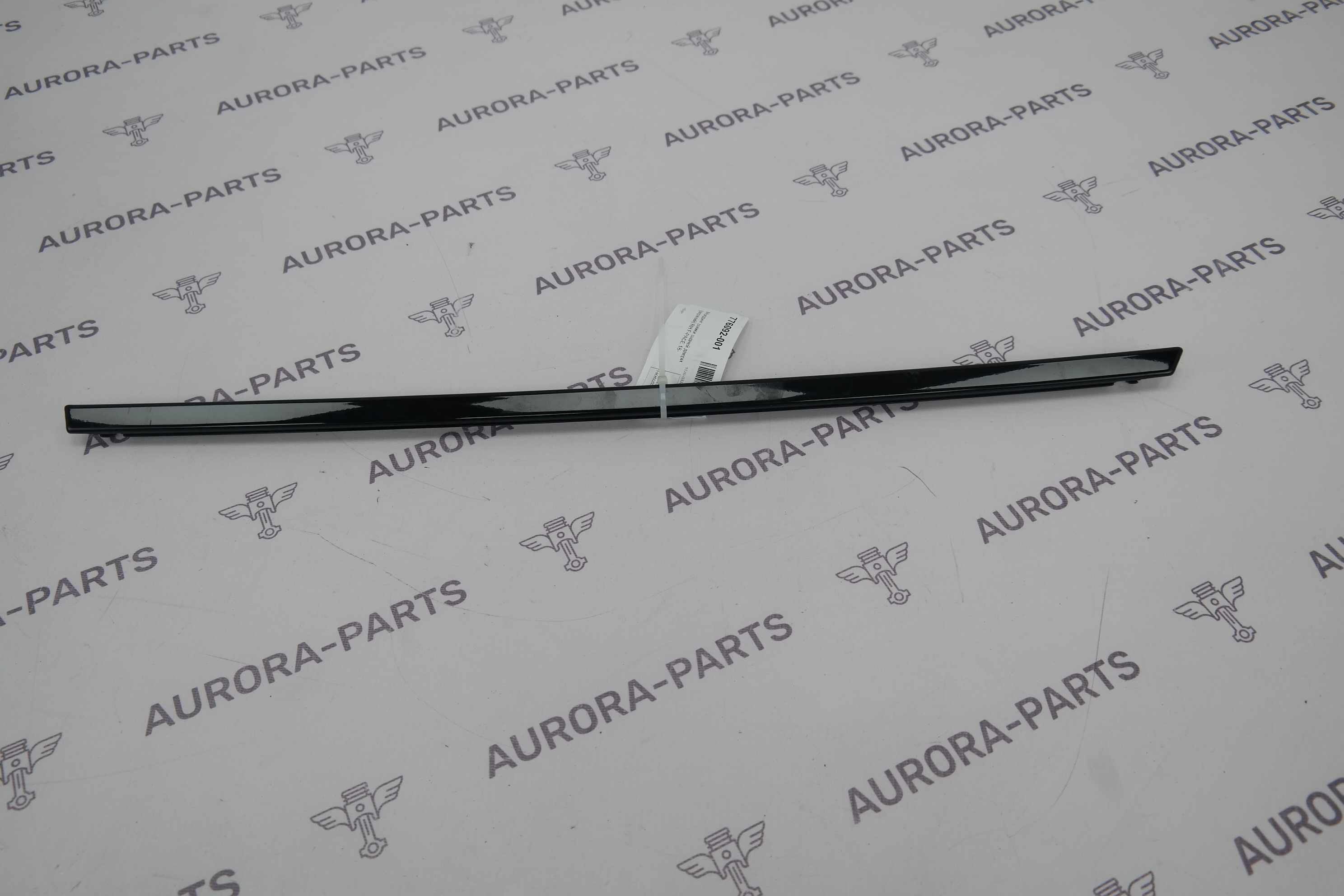 Молдинг рамки задней двери (верхний) RH Jaguar F-Pace