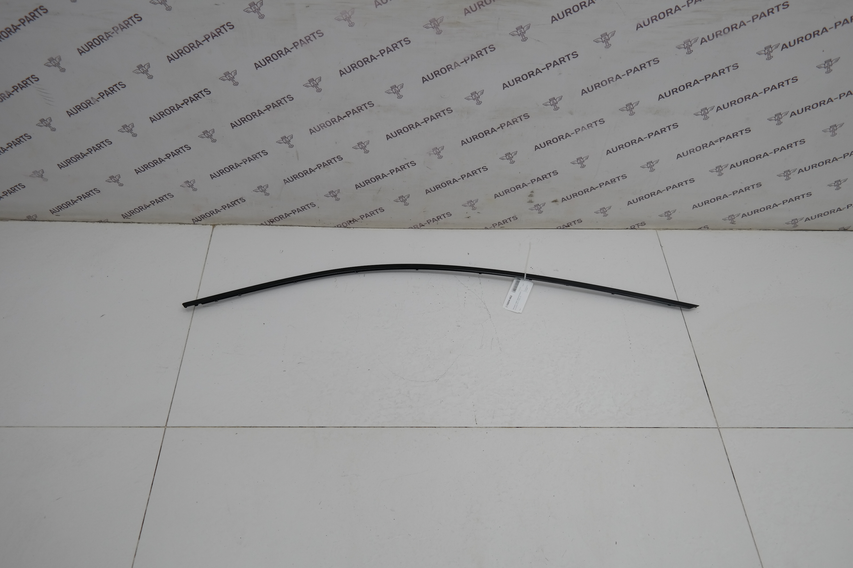 Молдинг рамки передней двери (верхний) RH Jaguar F-Pace