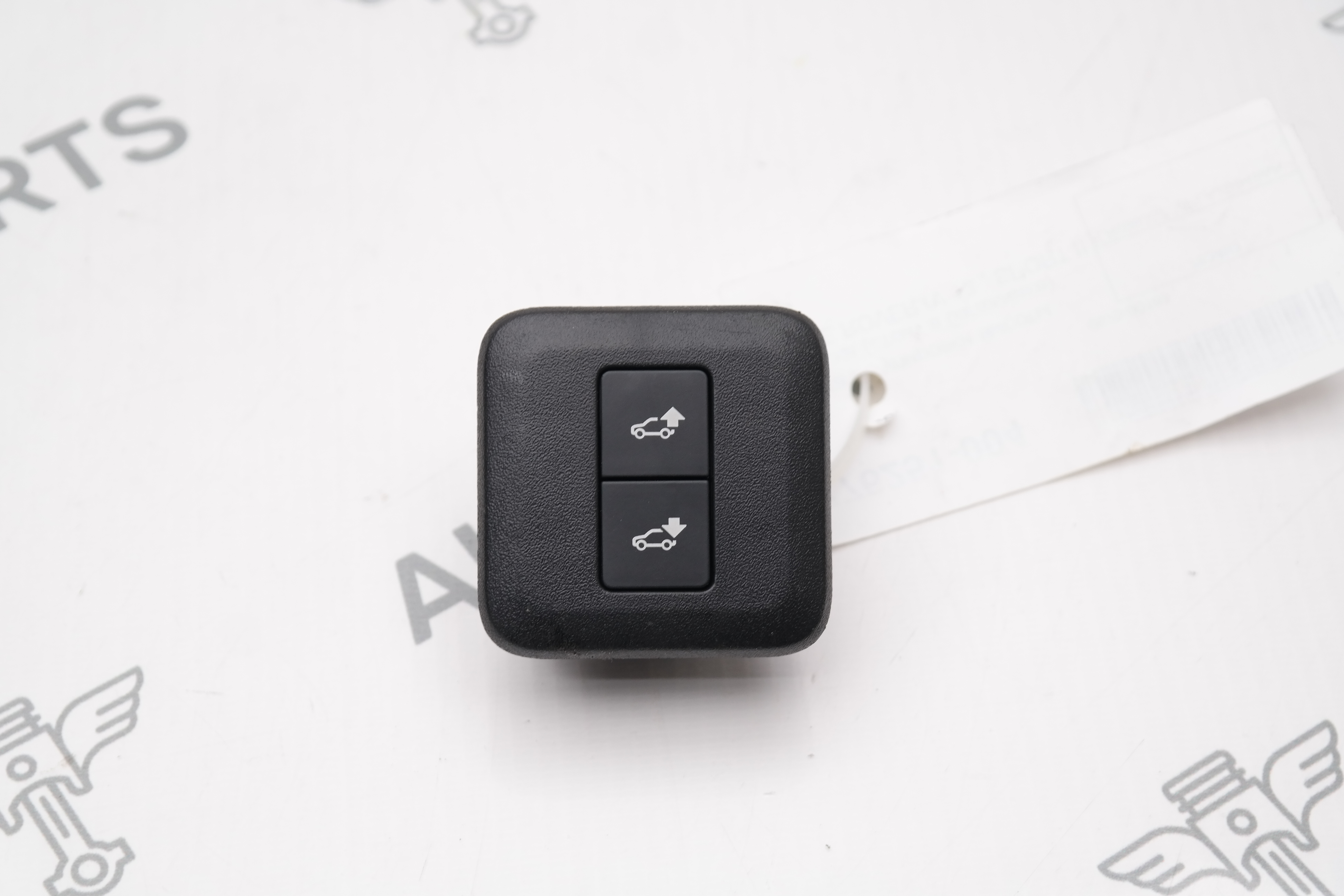 Кнопка регулировки высоты подвески (стоит в багажнике) Land Rover Range Rover Sport