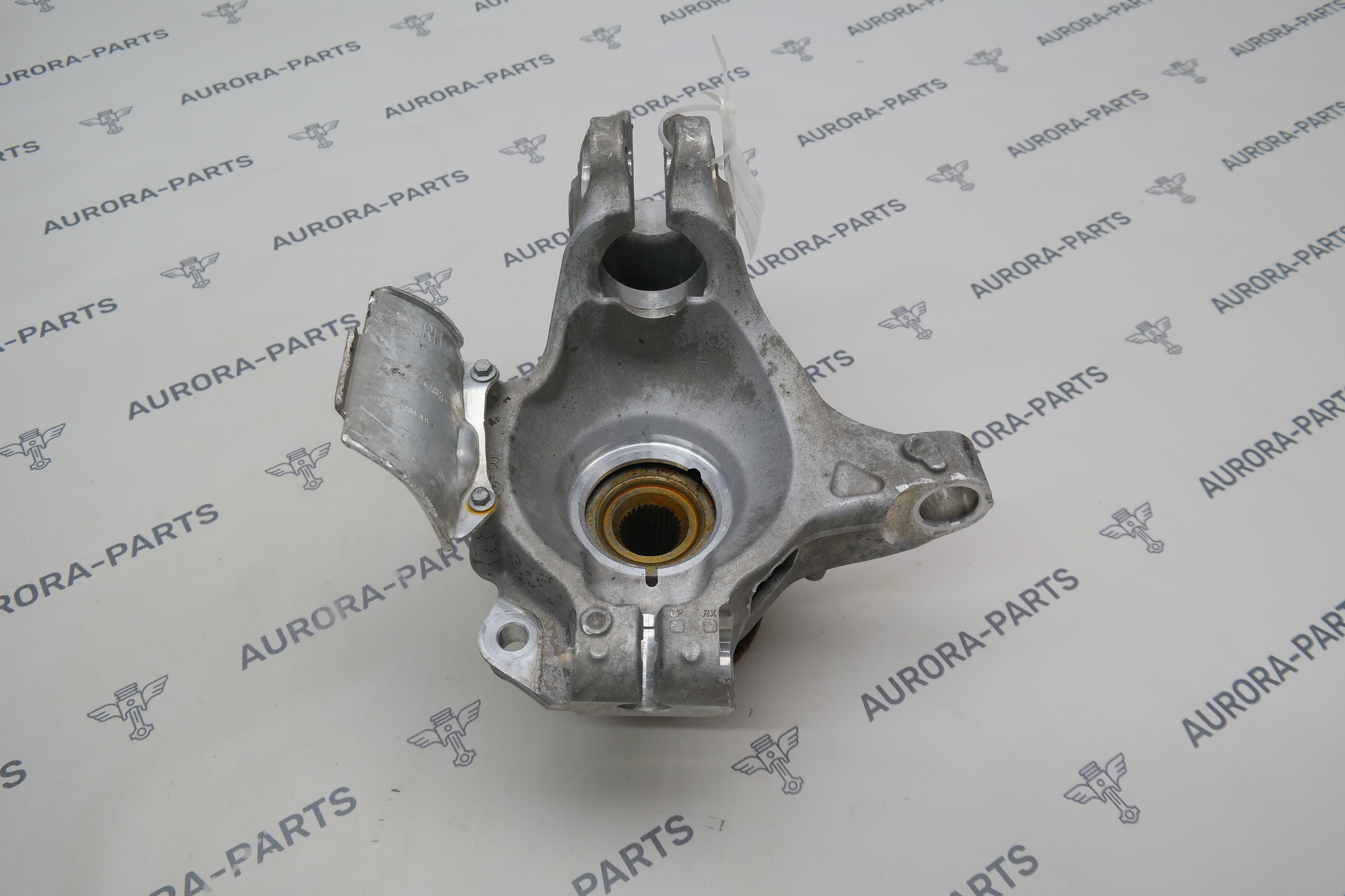 Кулак поворотный передней подвески RH Jaguar E-Pace