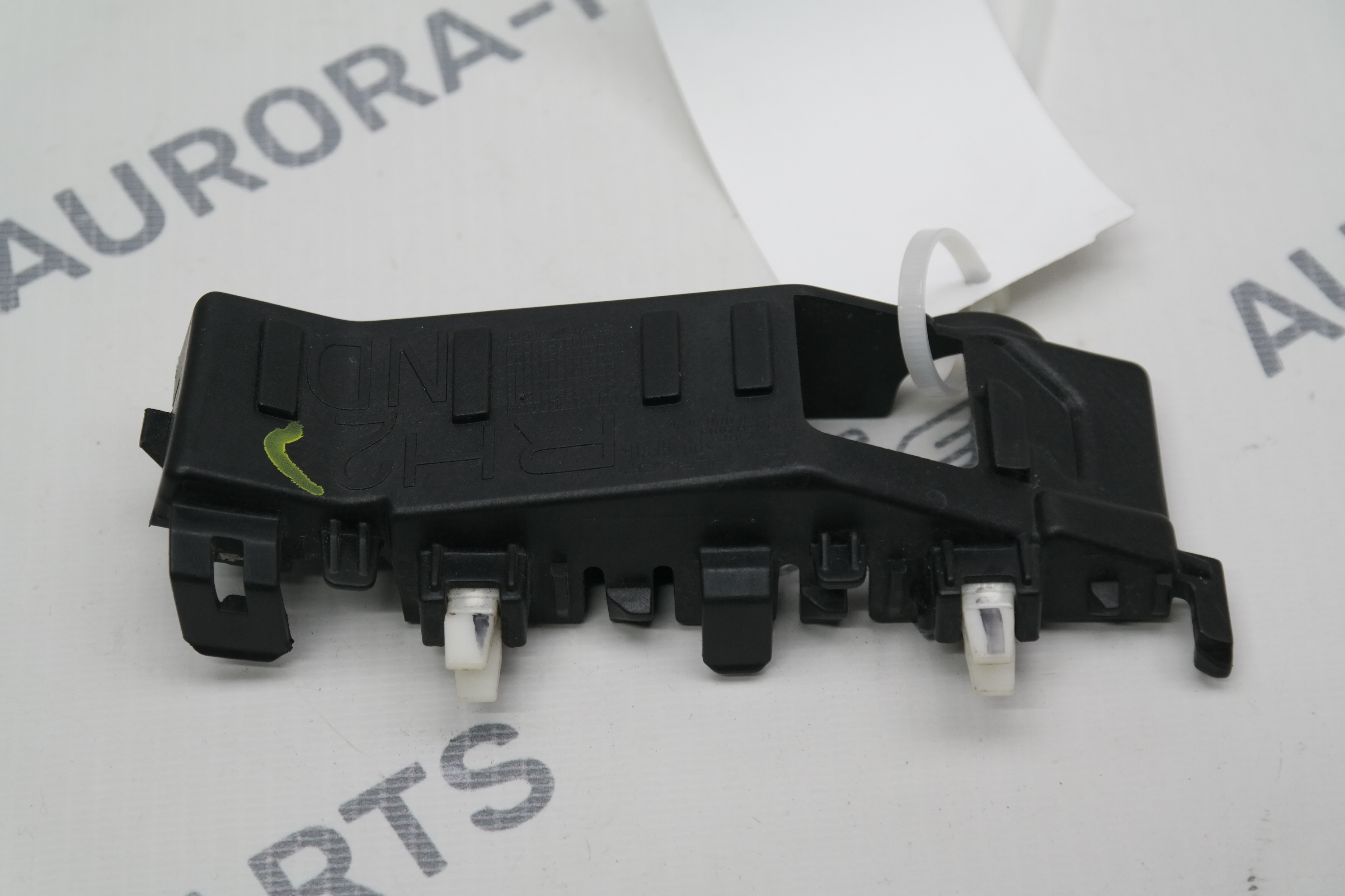 Кронштейн переднего бампера к крылу RH Hyundai Tucson