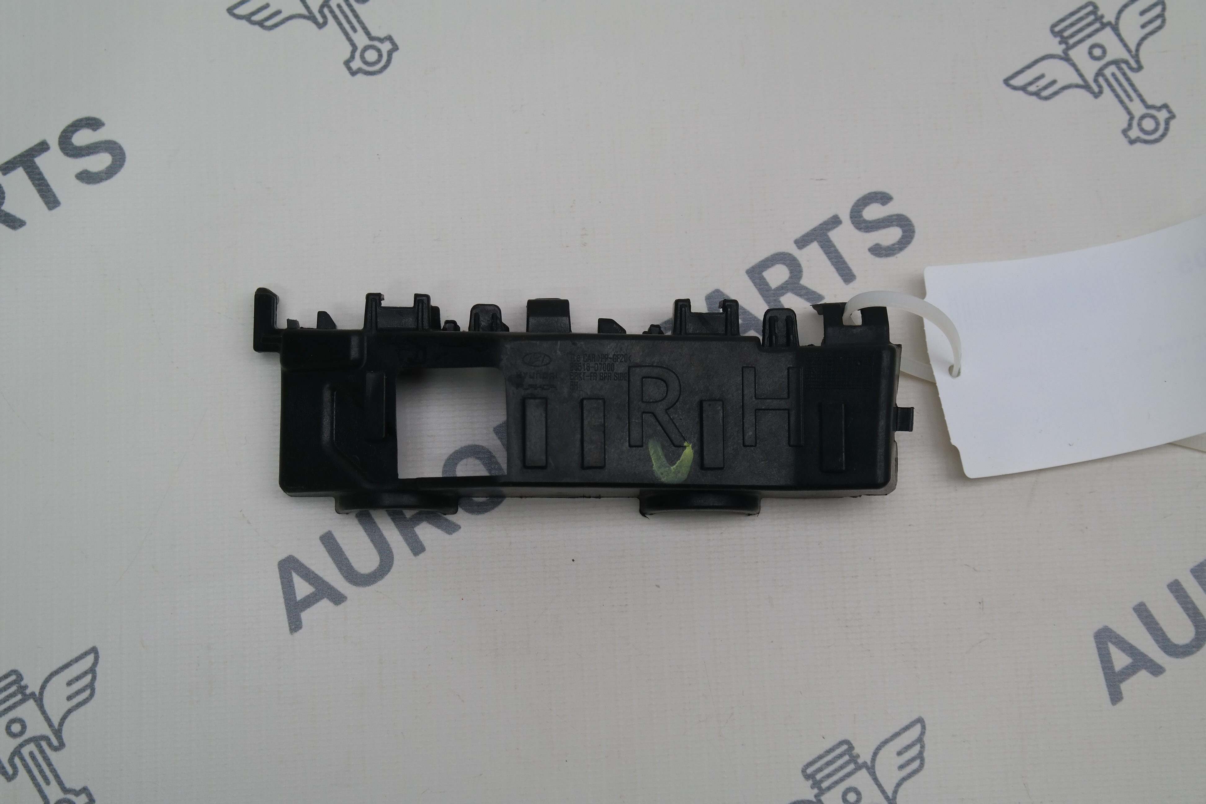 Кронштейн переднего бампера к крылу RH Hyundai Tucson