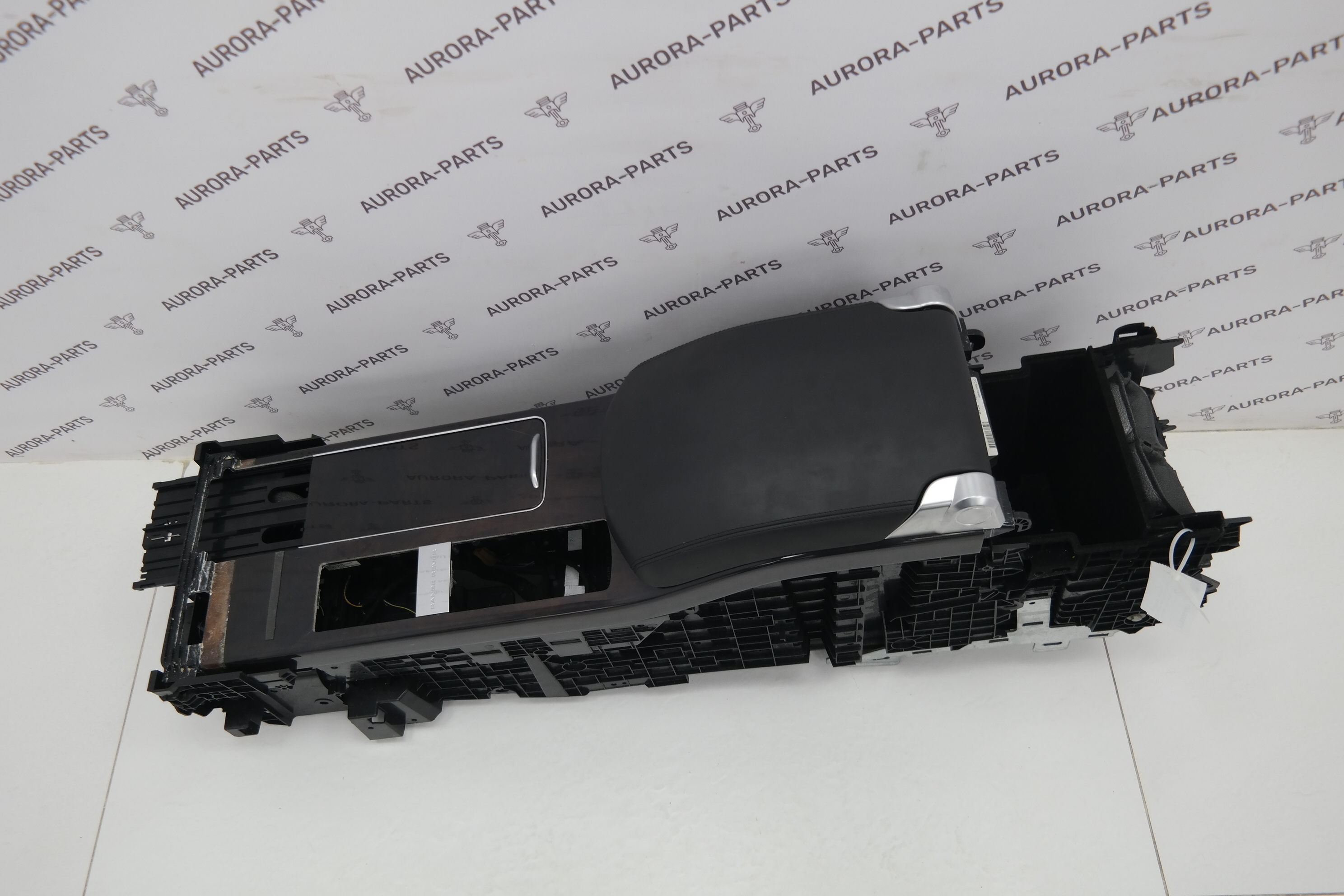 Консоль центрального подлокотника в сборе (Длинная база) Land Rover Range Rover 30DDTX