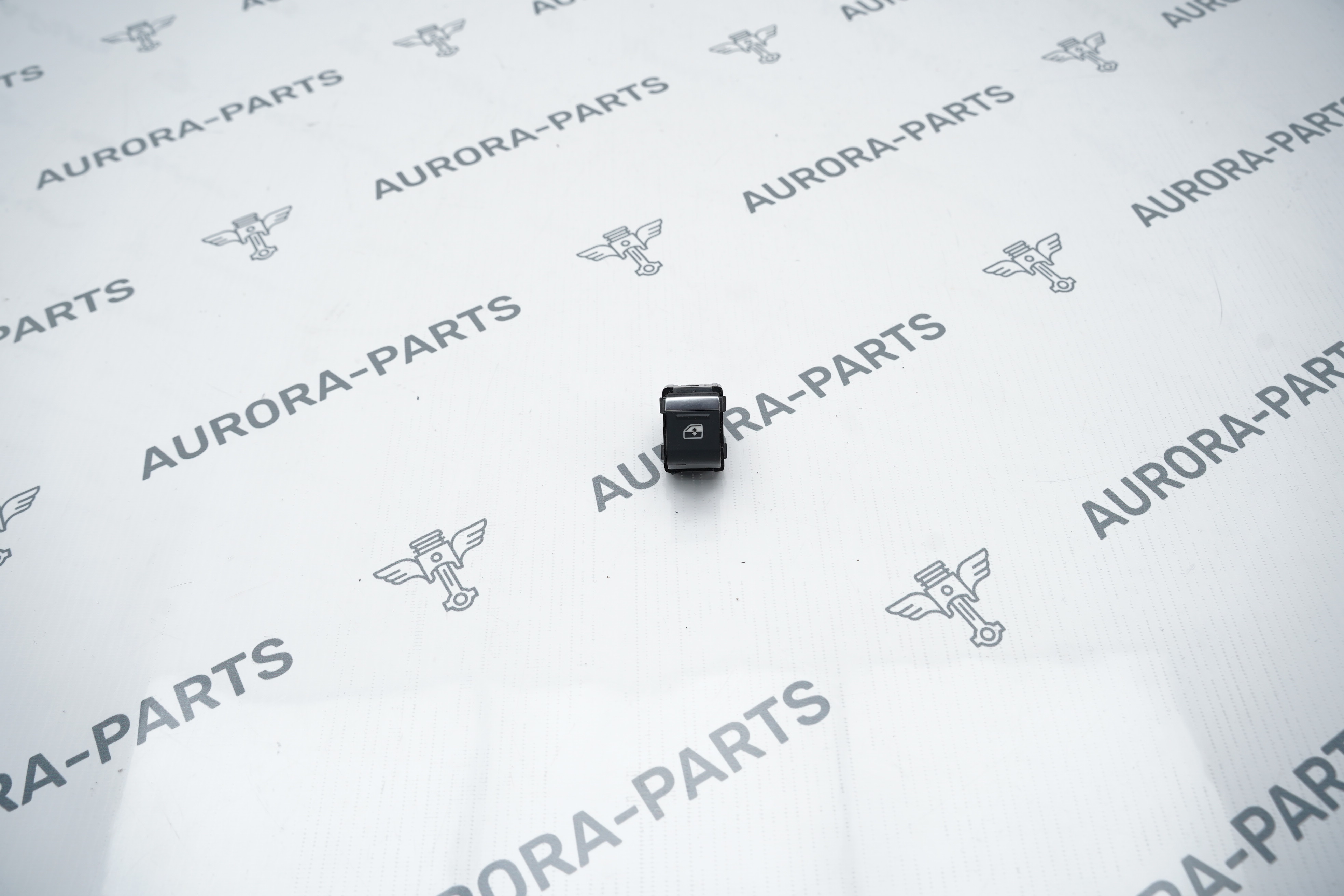 Кнопка стеклоподъемника Audi Q3