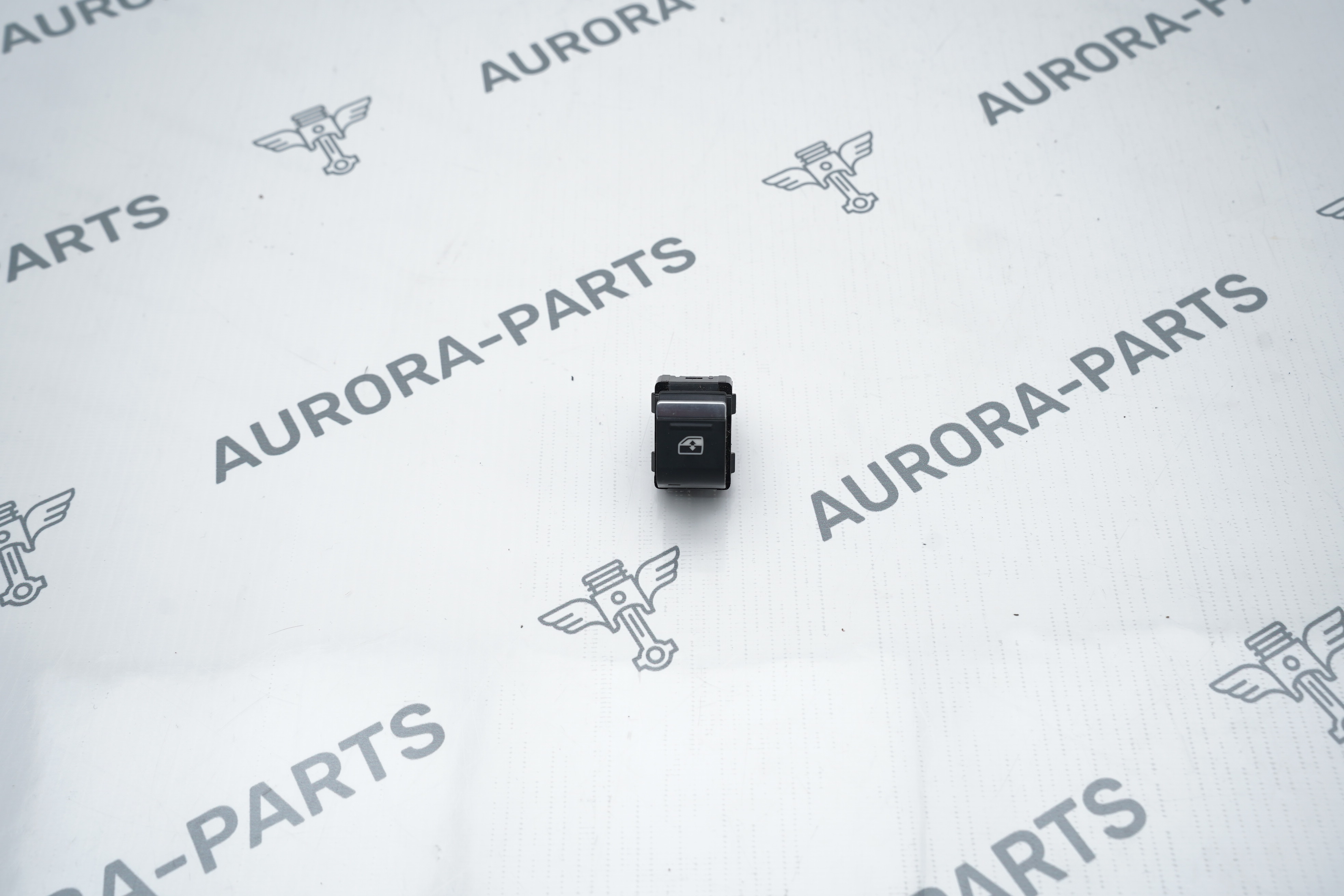 Кнопка стеклоподъемника Audi Q3