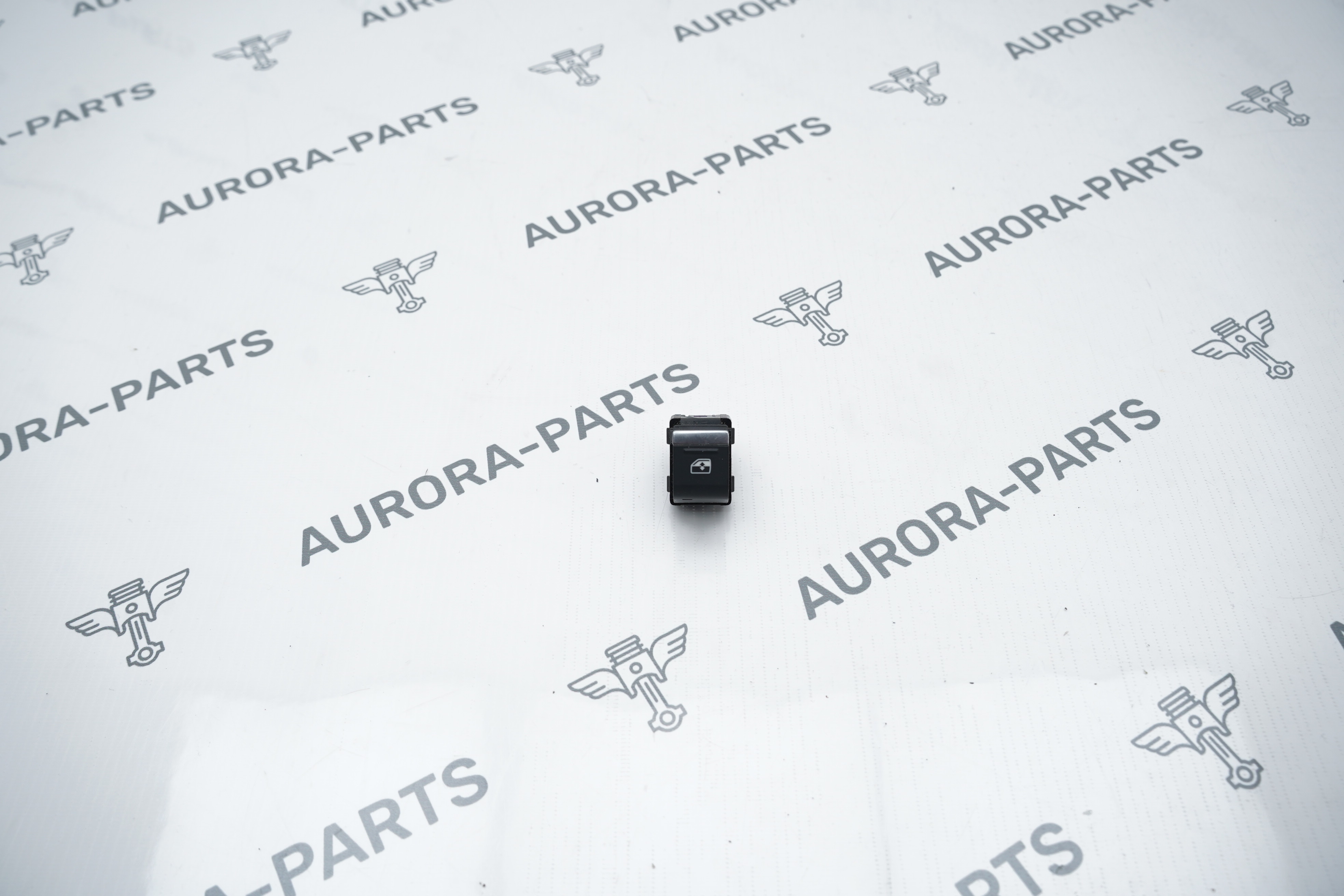 Кнопка стеклоподъемника Audi Q3