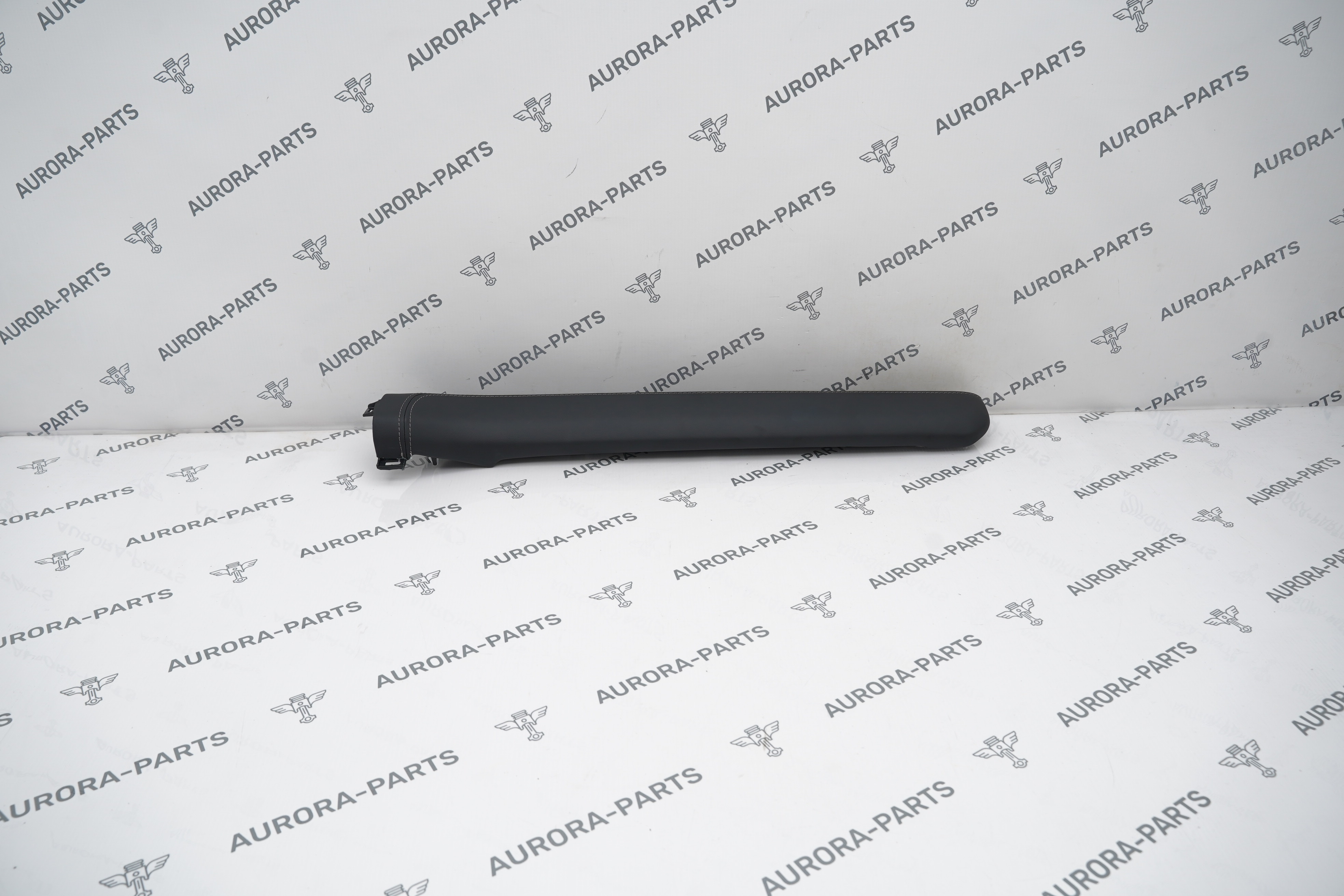 Накладка торпеды декоративная (кожа с белой строчкой) Dodge RAM