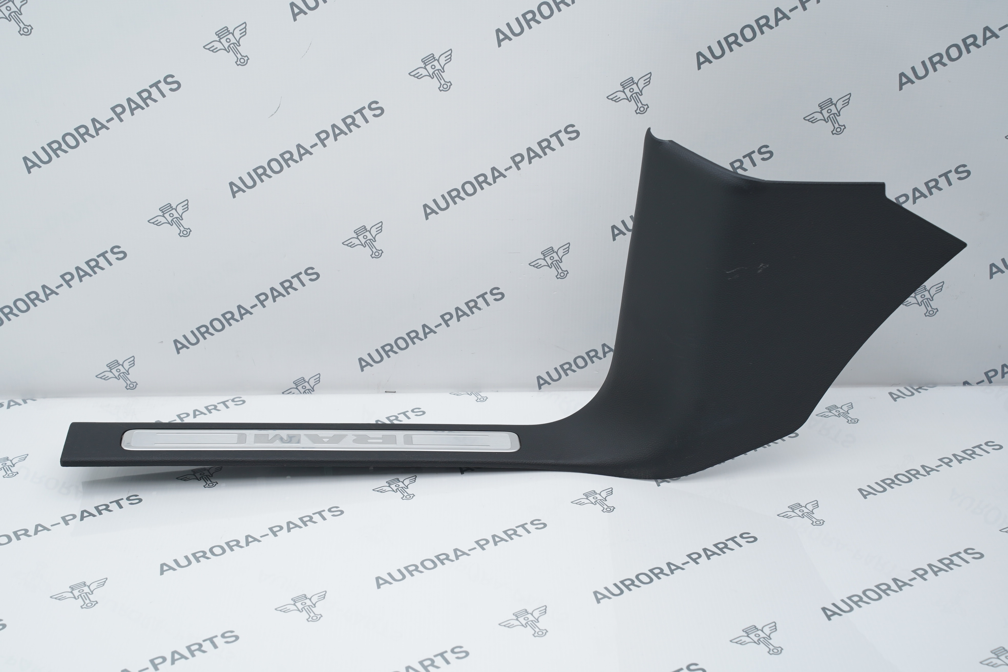 Накладка внутреннего порога передняя LH Dodge RAM