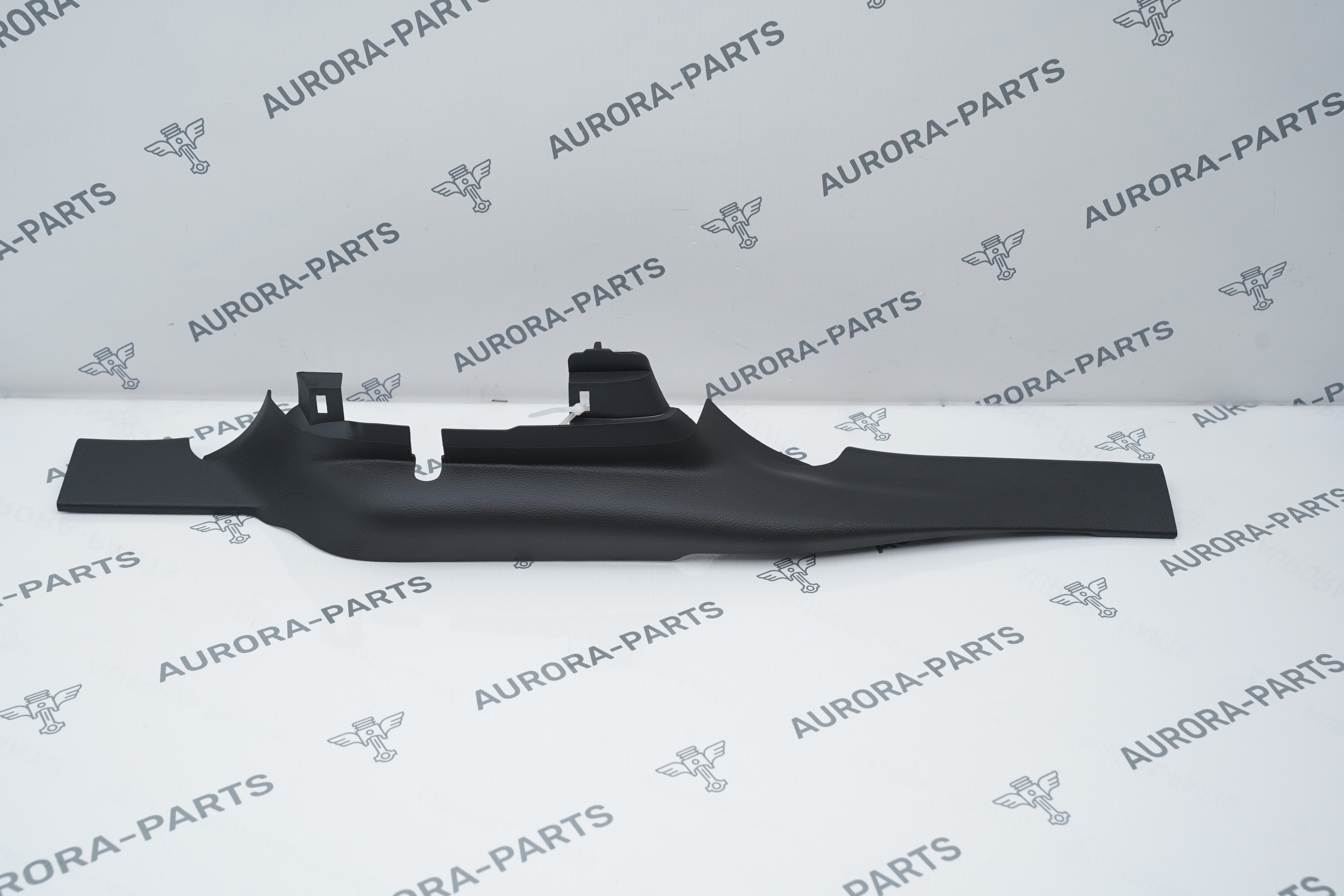 Накладка центральной стойки нижняя LH Dodge RAM