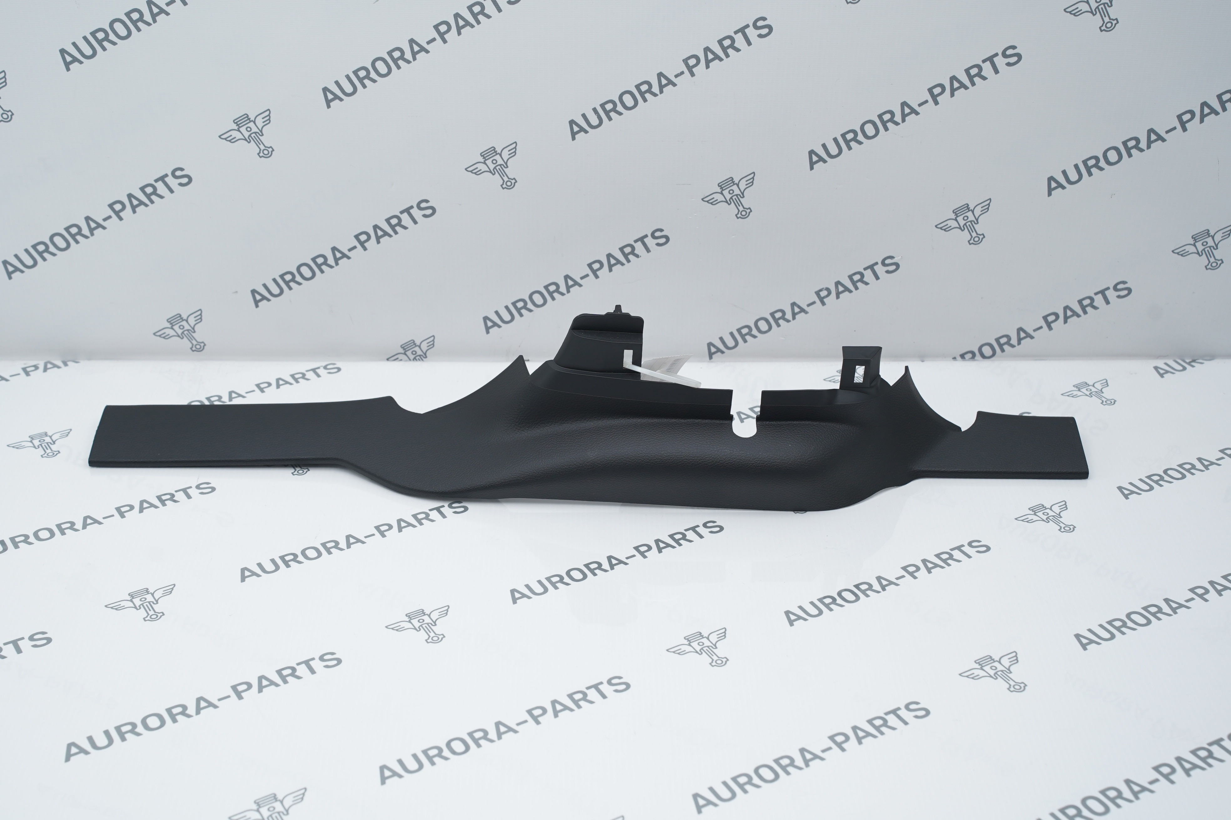 Накладка центральной стойки нижняя RH Dodge RAM