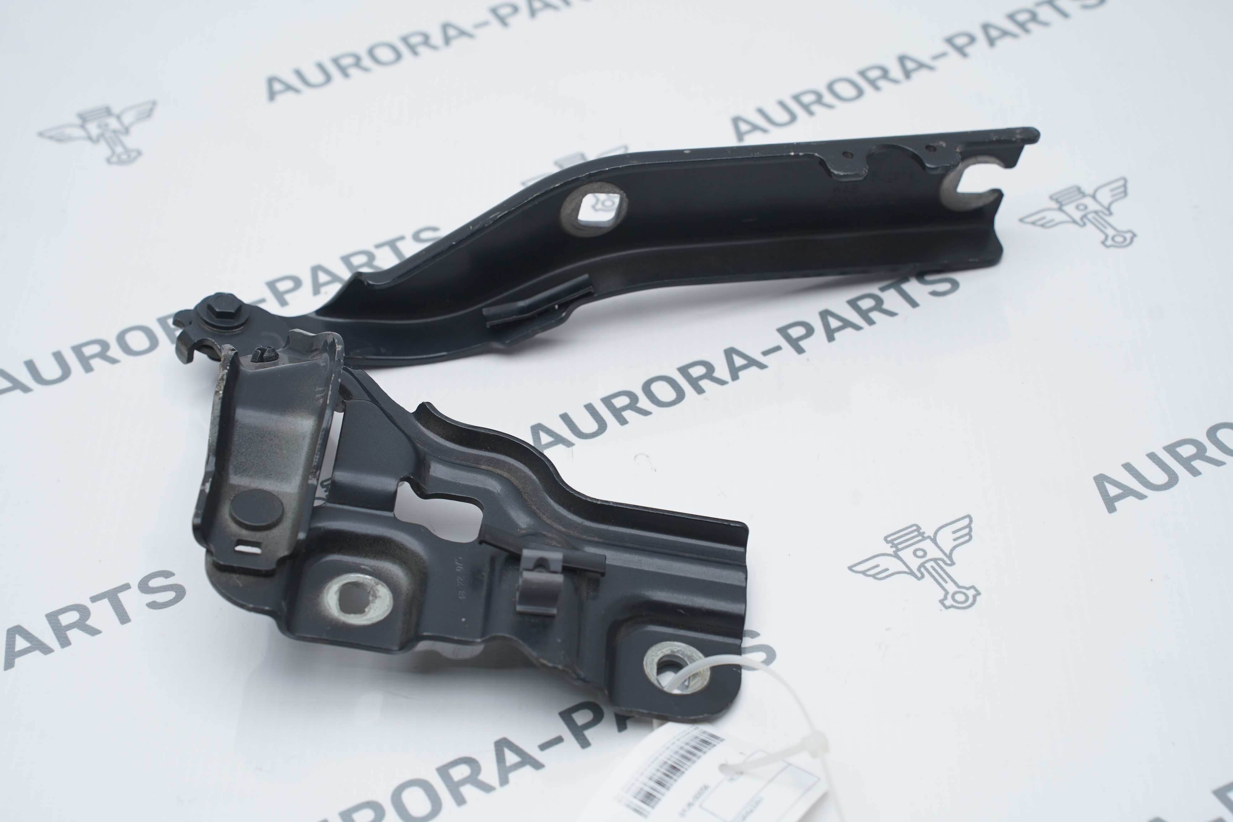 Петля капота LH Audi Q3