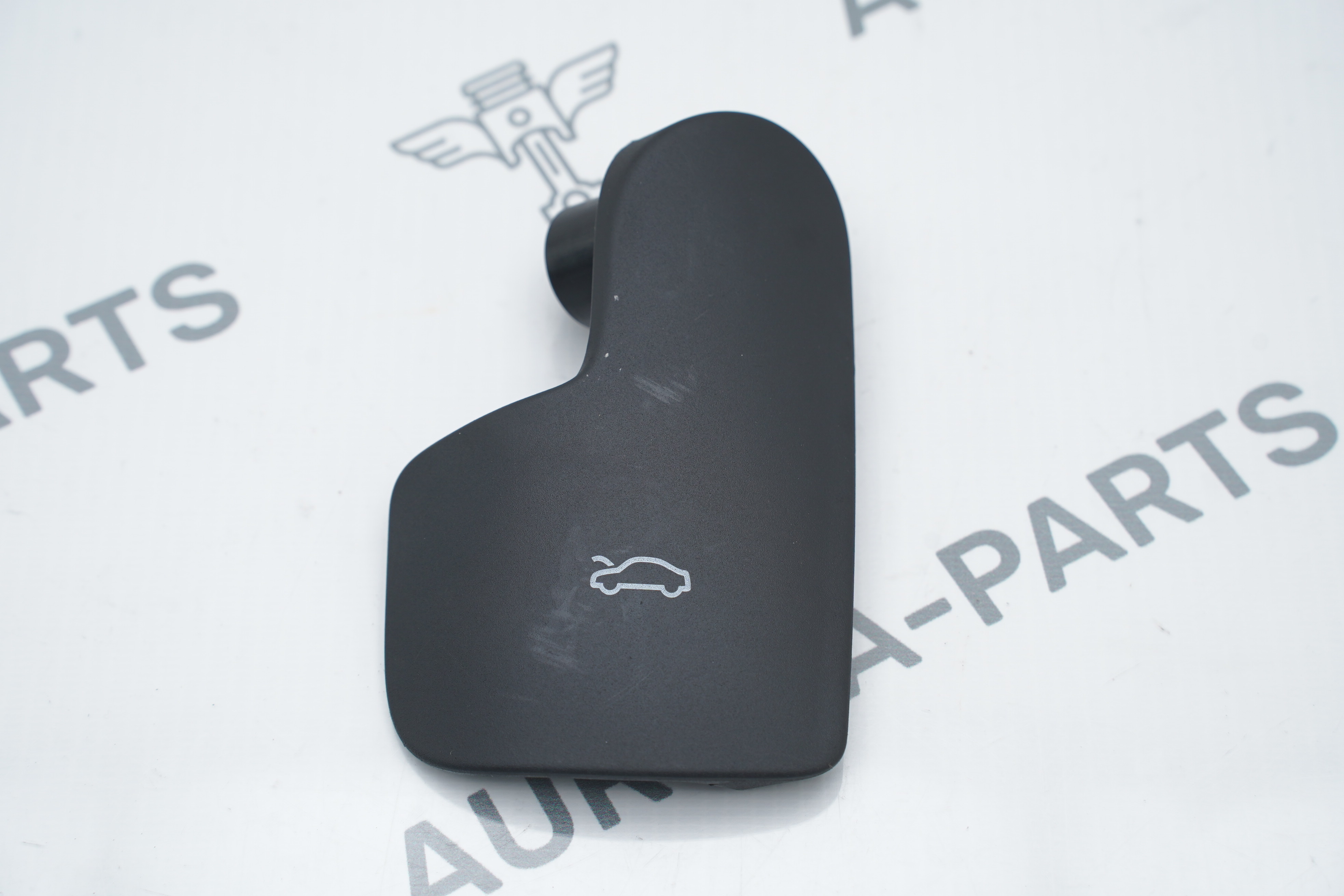 Ручка открывания капота Audi Q3