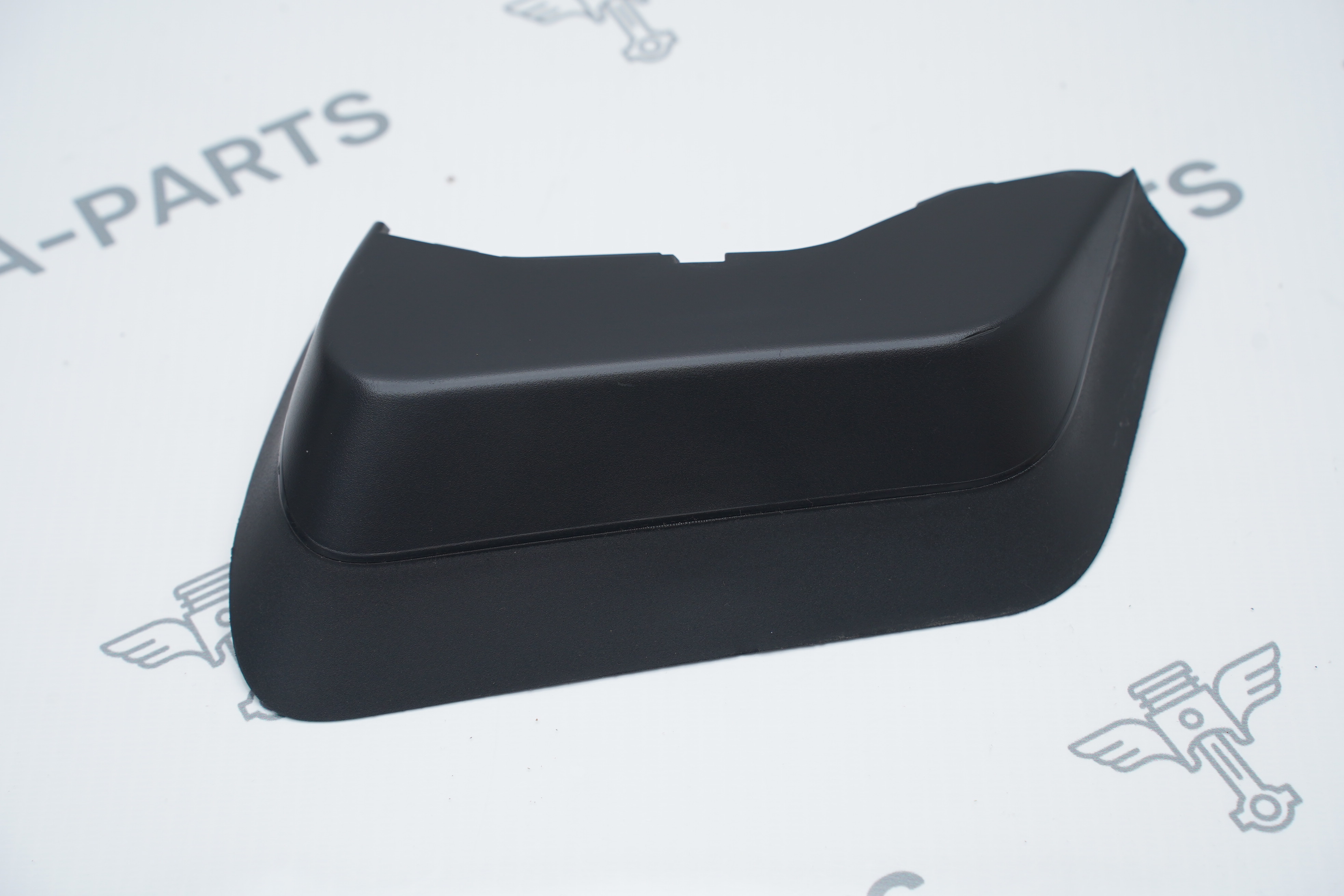 Накладка фонаря LH Audi Q3