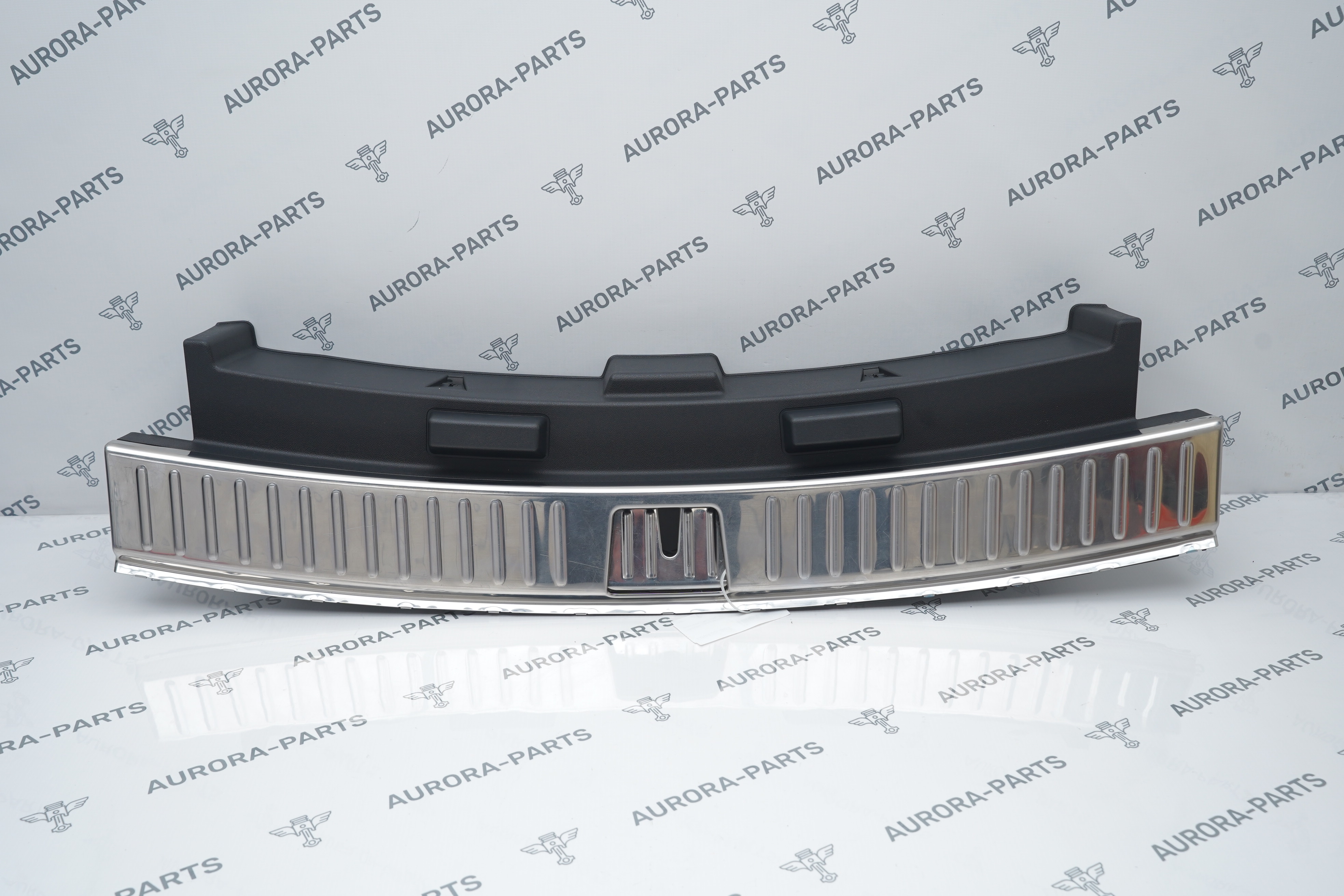 Накладка замка крышки багажника Porsche Cayenne