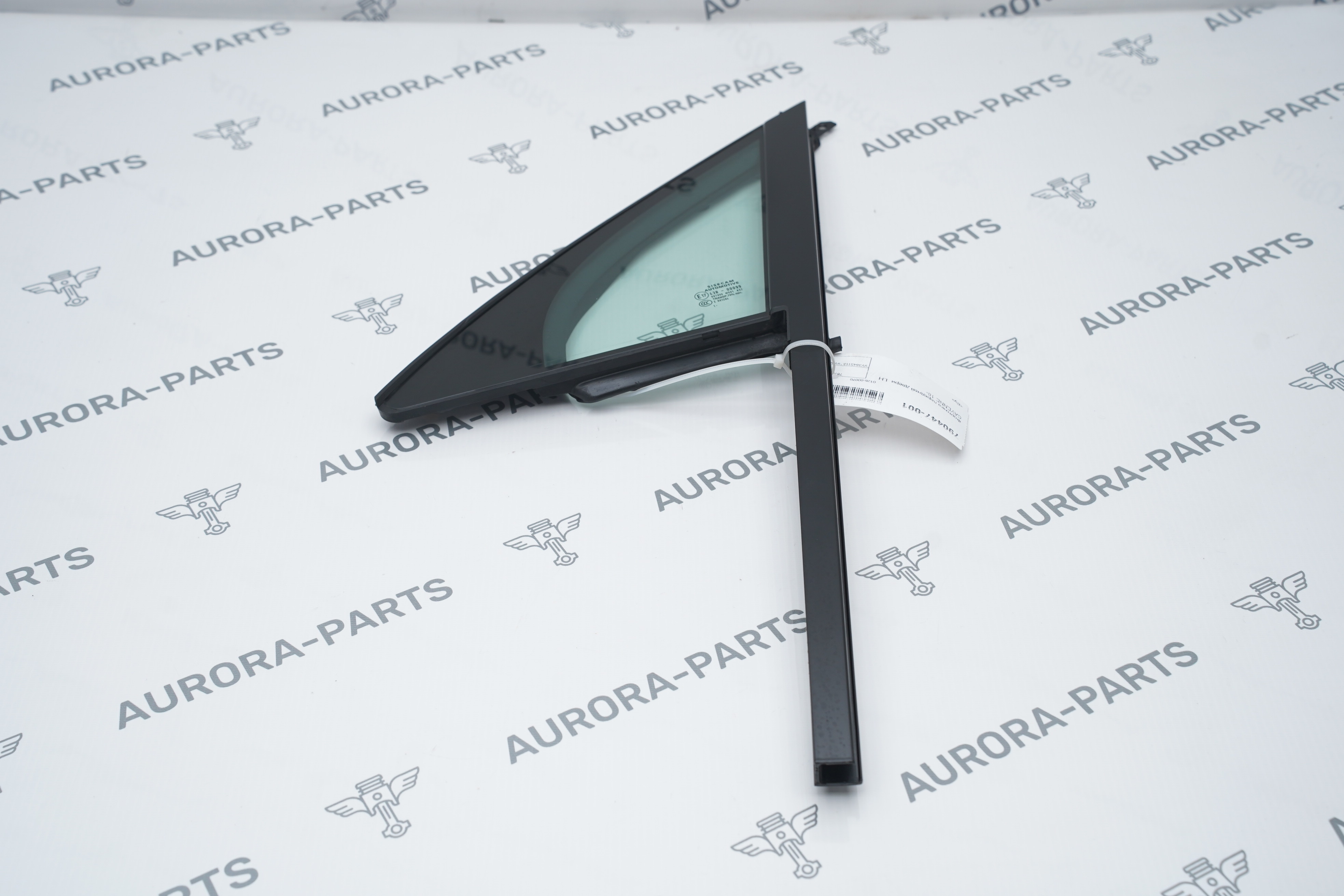 Форточка передней двери  LH Porsche Cayenne