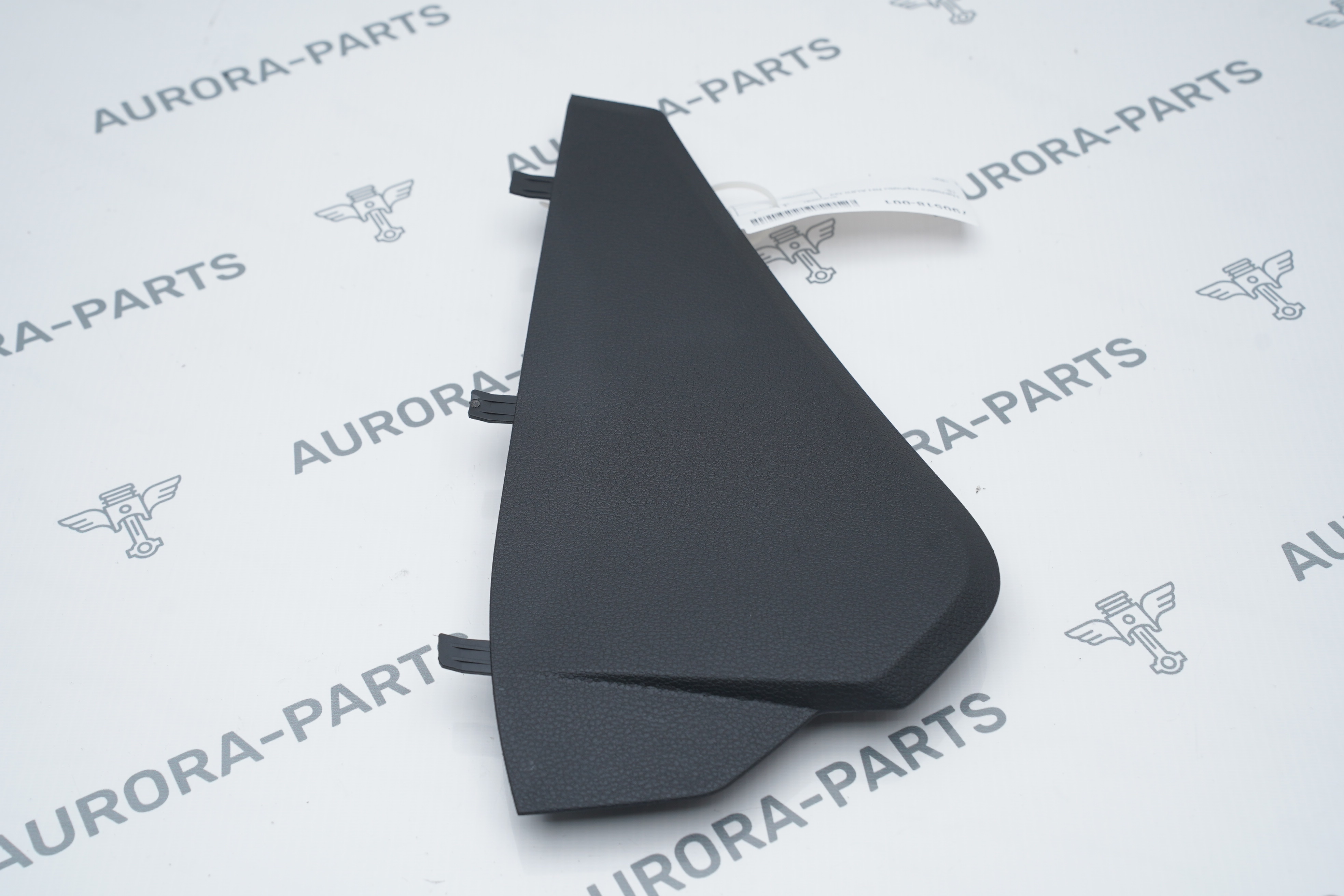 Накладка торпеды RH Audi Q3