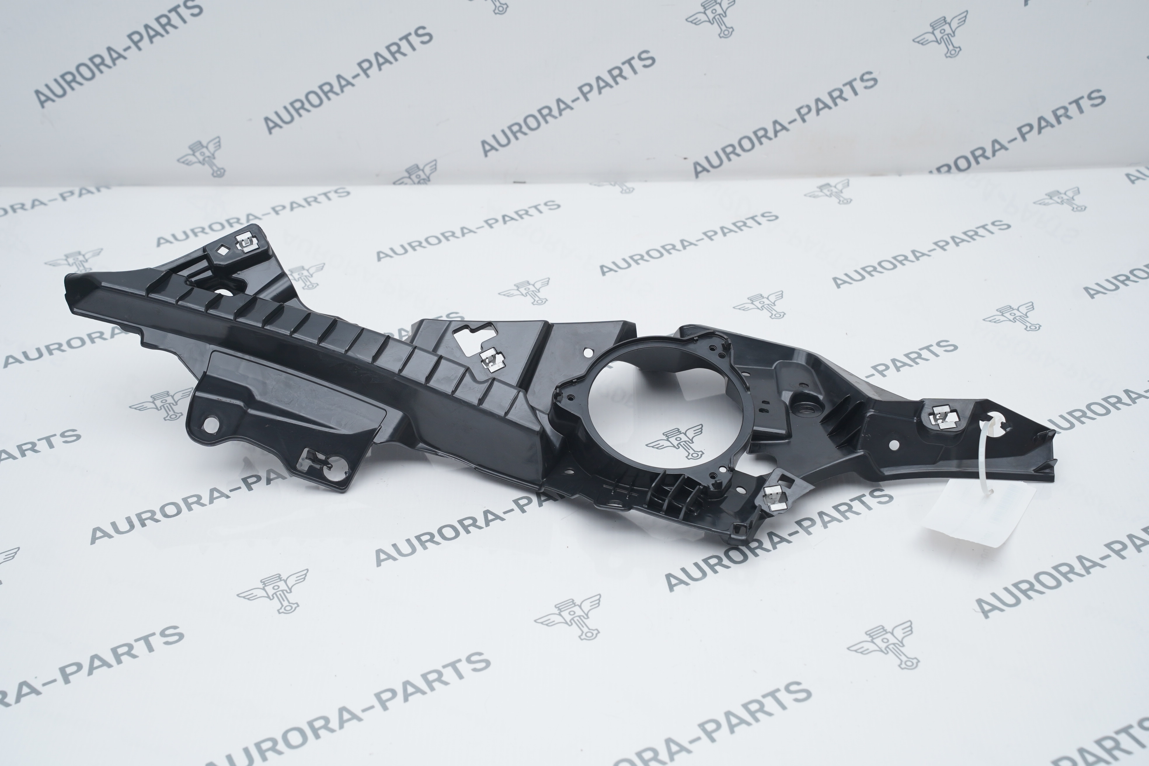 Направляющая LH Audi Q3