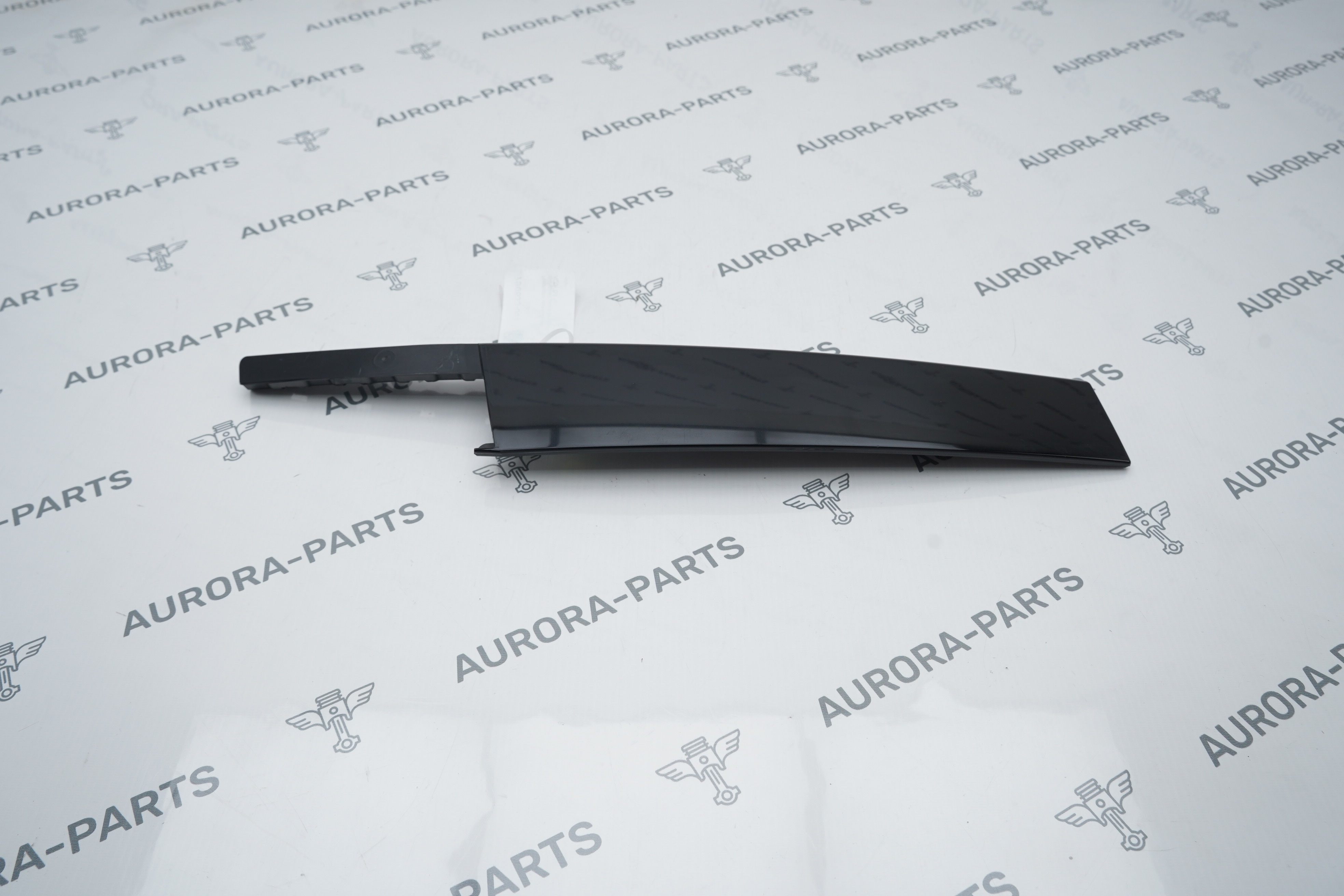 Накладка вертикальная передней двери (стойка B) LH Audi Q3