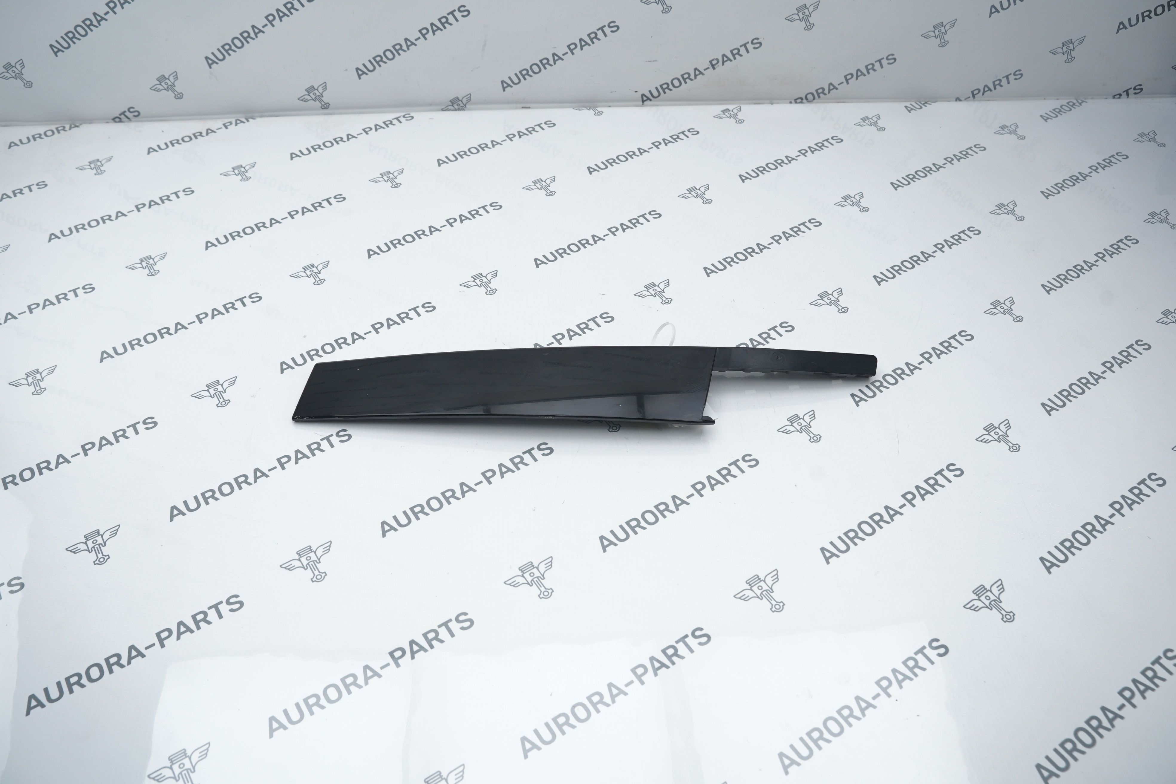 Накладка вертикальная передней двери (стойка B) RH Audi Q3