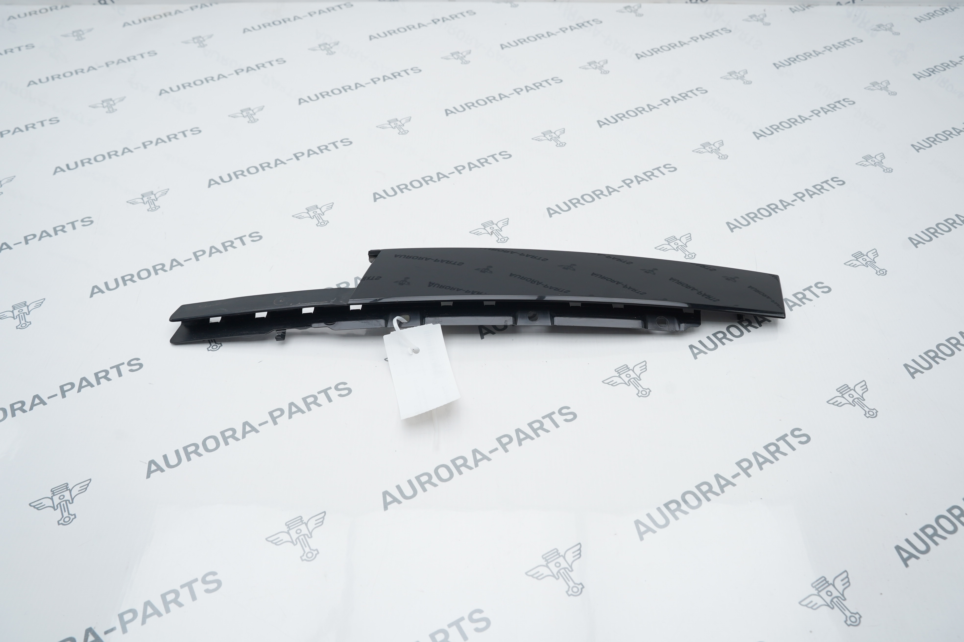 Накладка вертикальная передней двери (стойка B) RH Audi Q3