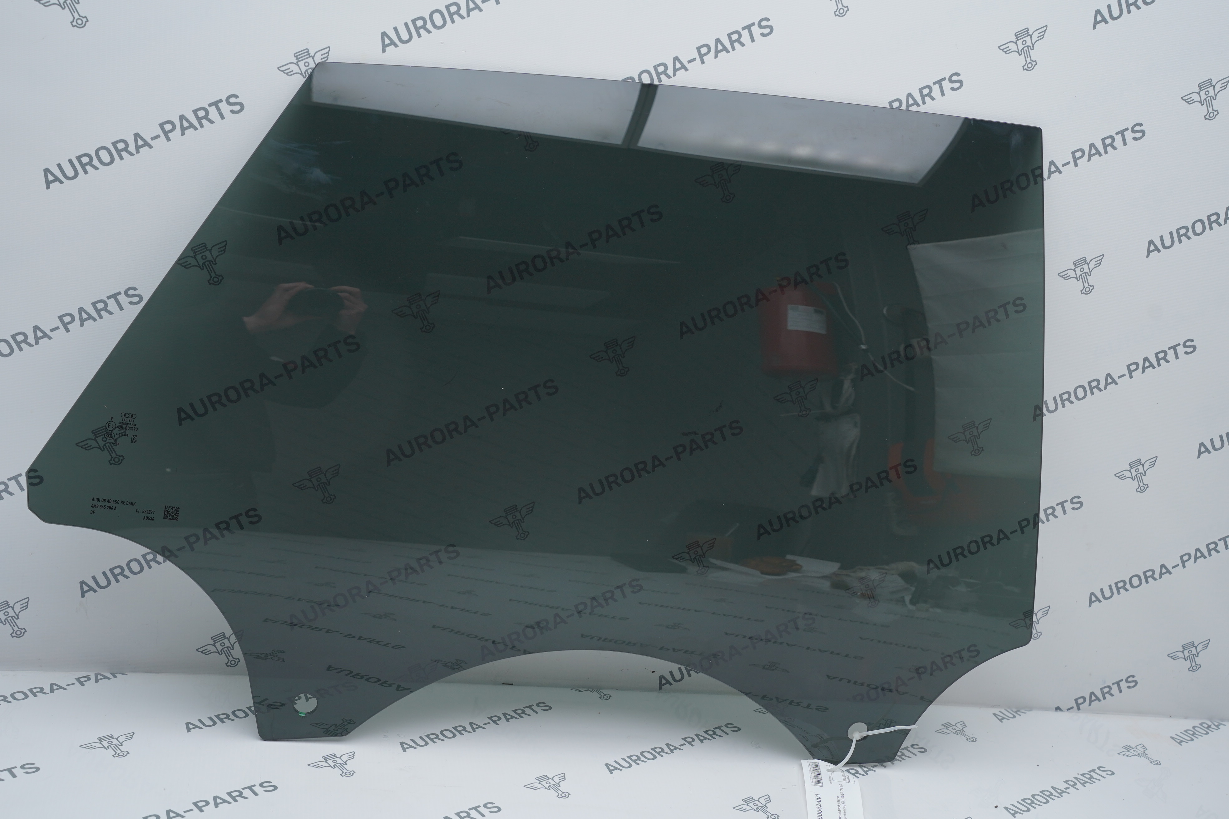 Стекло задней двери (Тонированное) RH Audi Q8