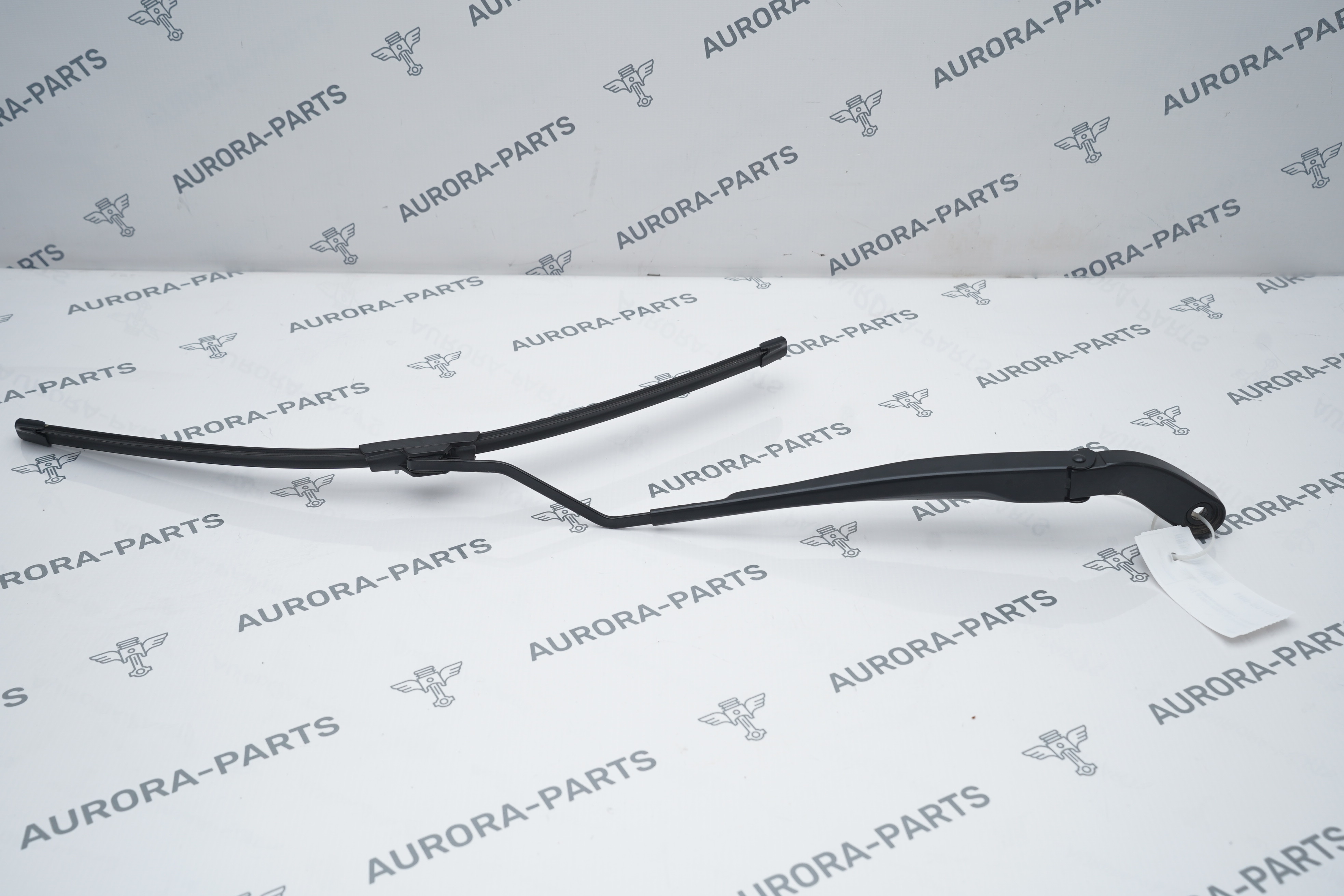 Поводок стеклоочистителя передний RH Dodge RAM