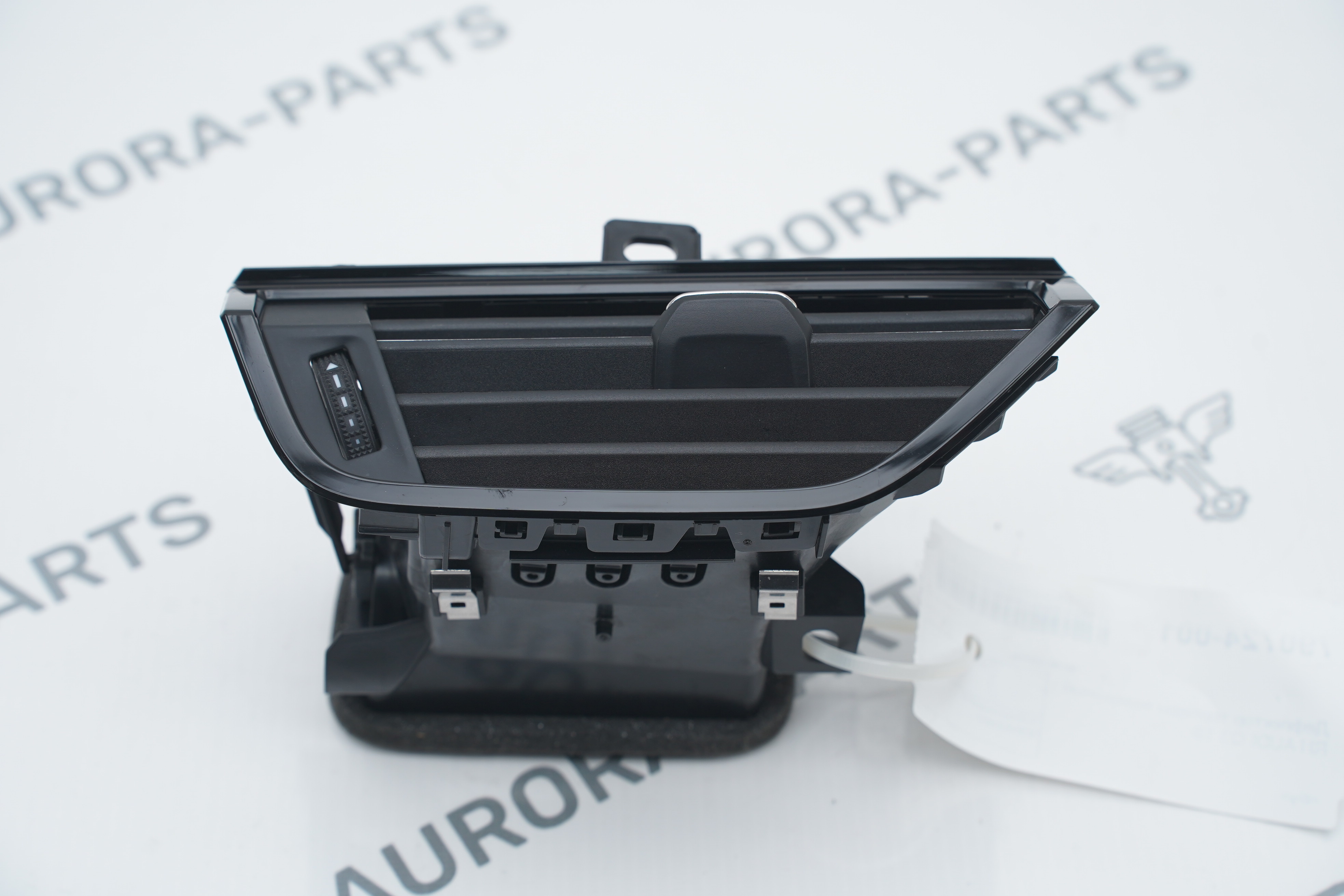 Дефлектор торпеды воздушный RH Audi Q3