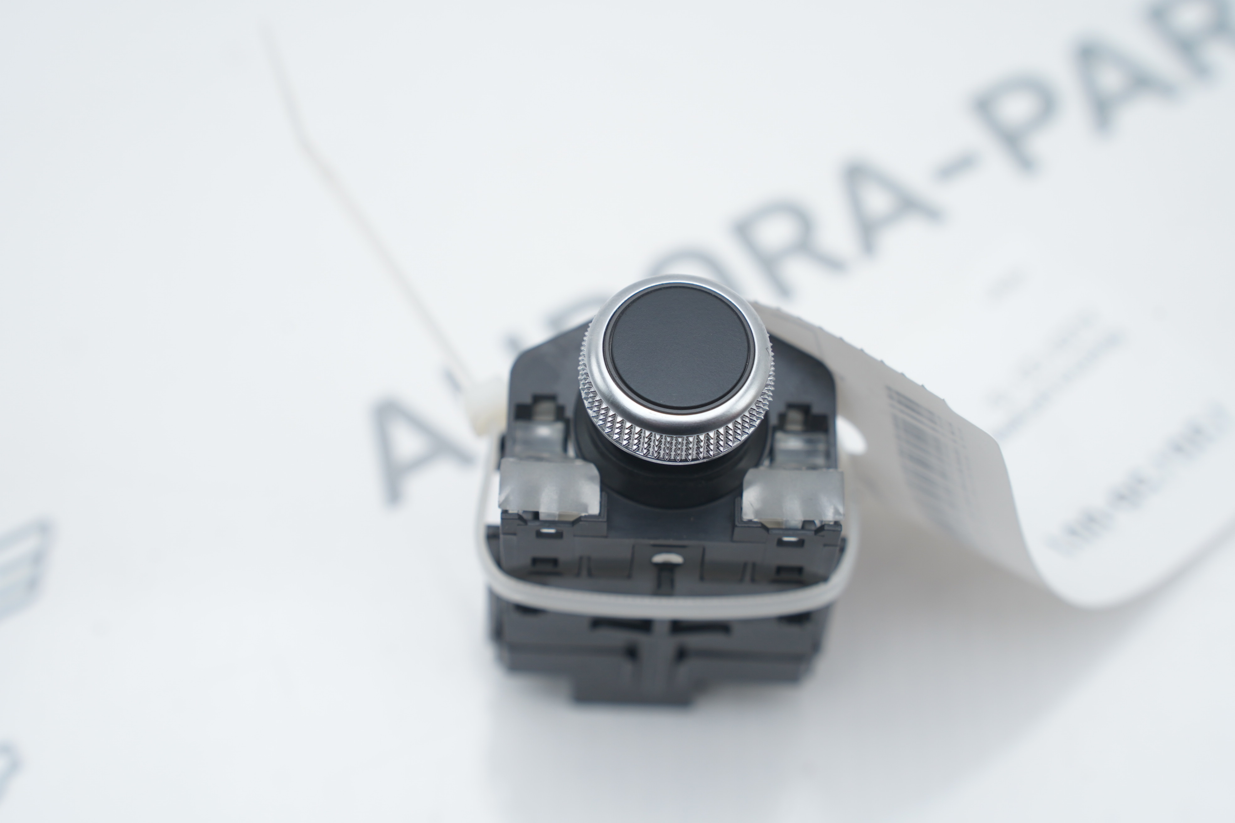 Кнопка регулировки громкости Audi Q3