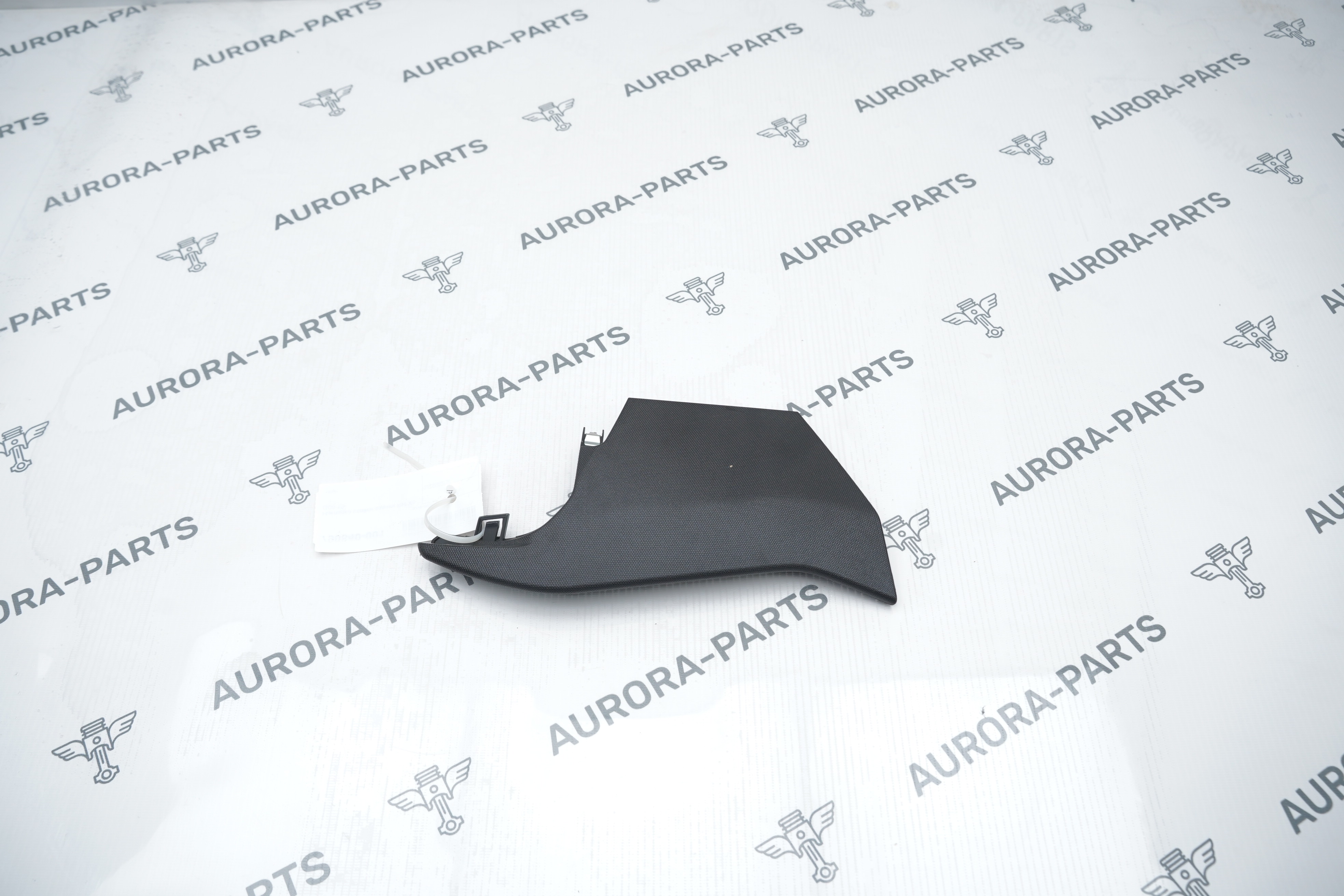 Накладка стойки задняя RH BMW X6