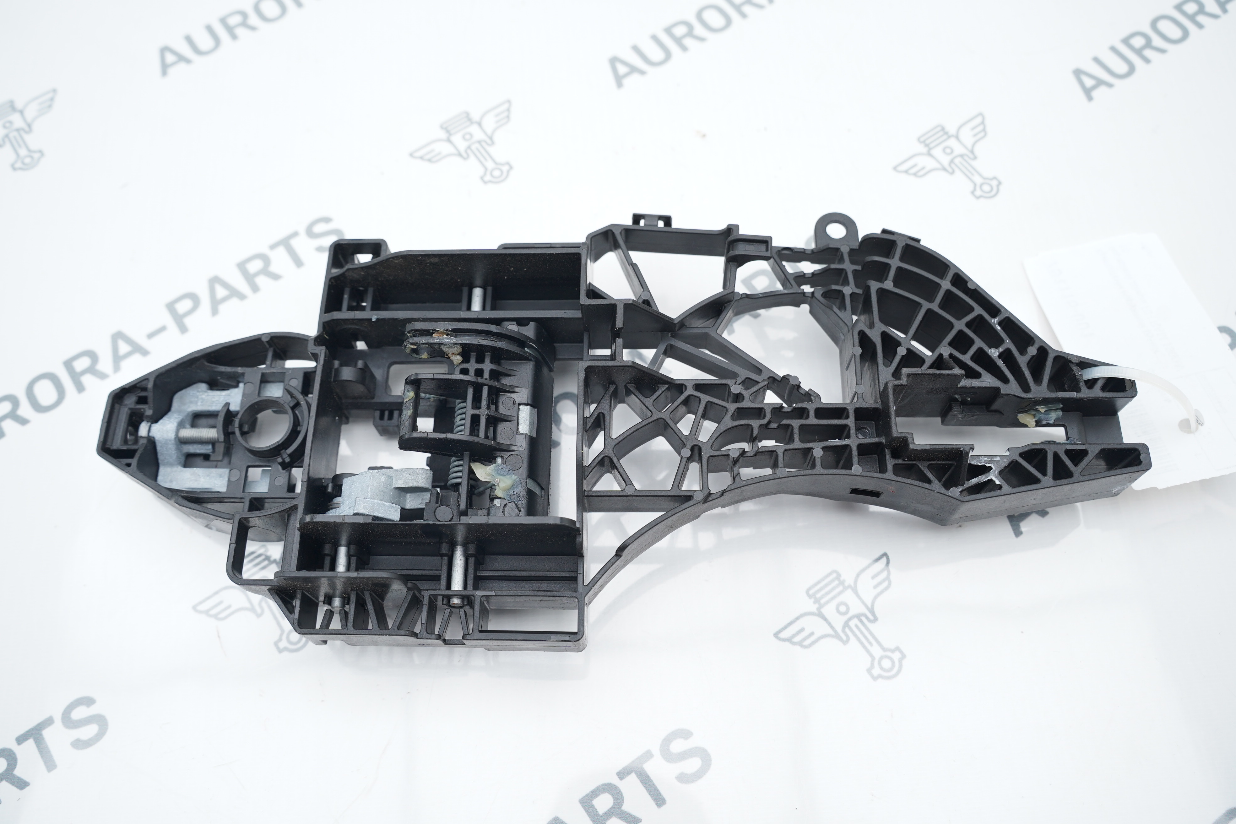 Кронштейн наружней ручки передней двери RH Dodge RAM