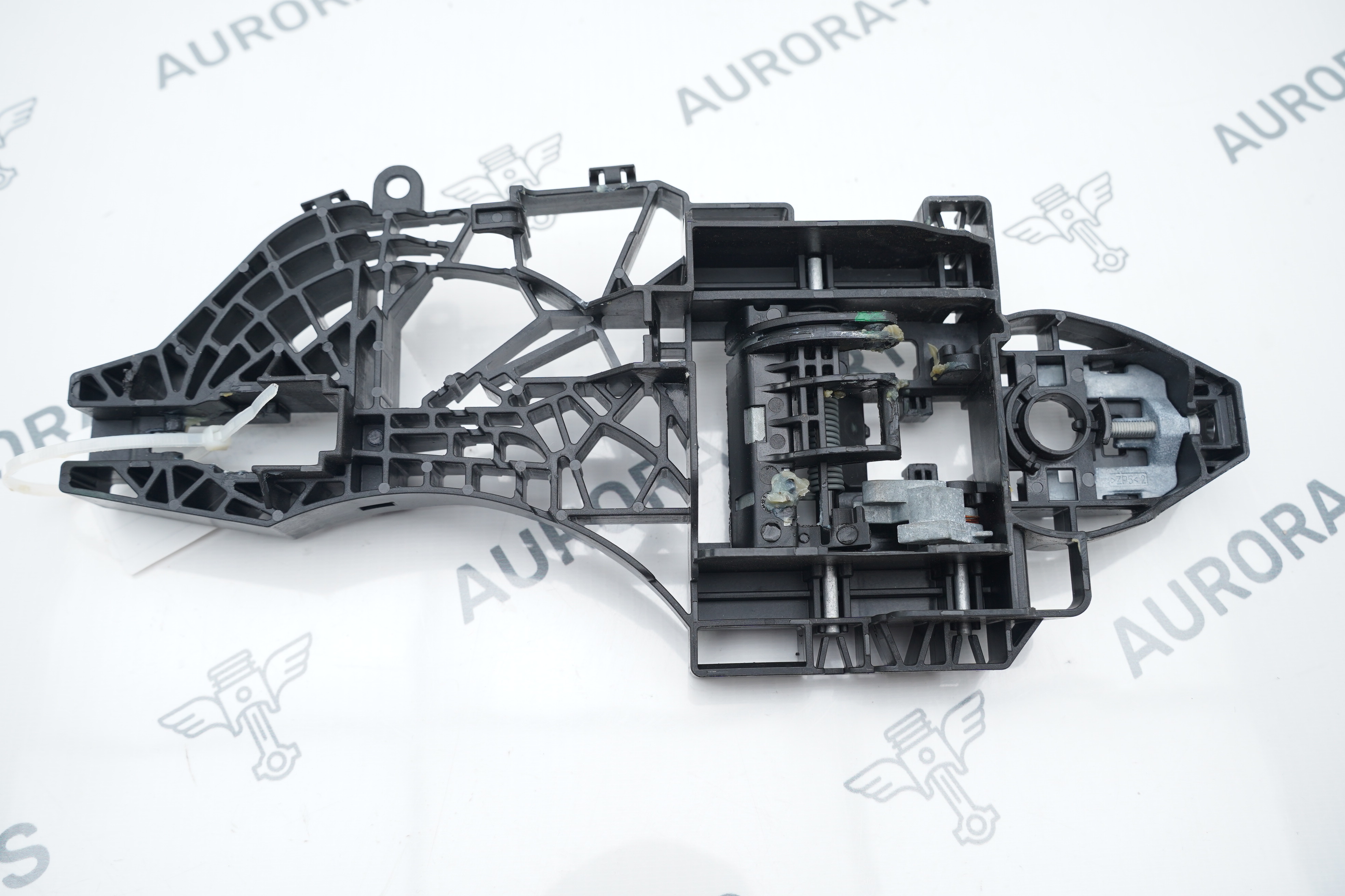 Кронштейн наружней ручки задней двери LH Dodge RAM