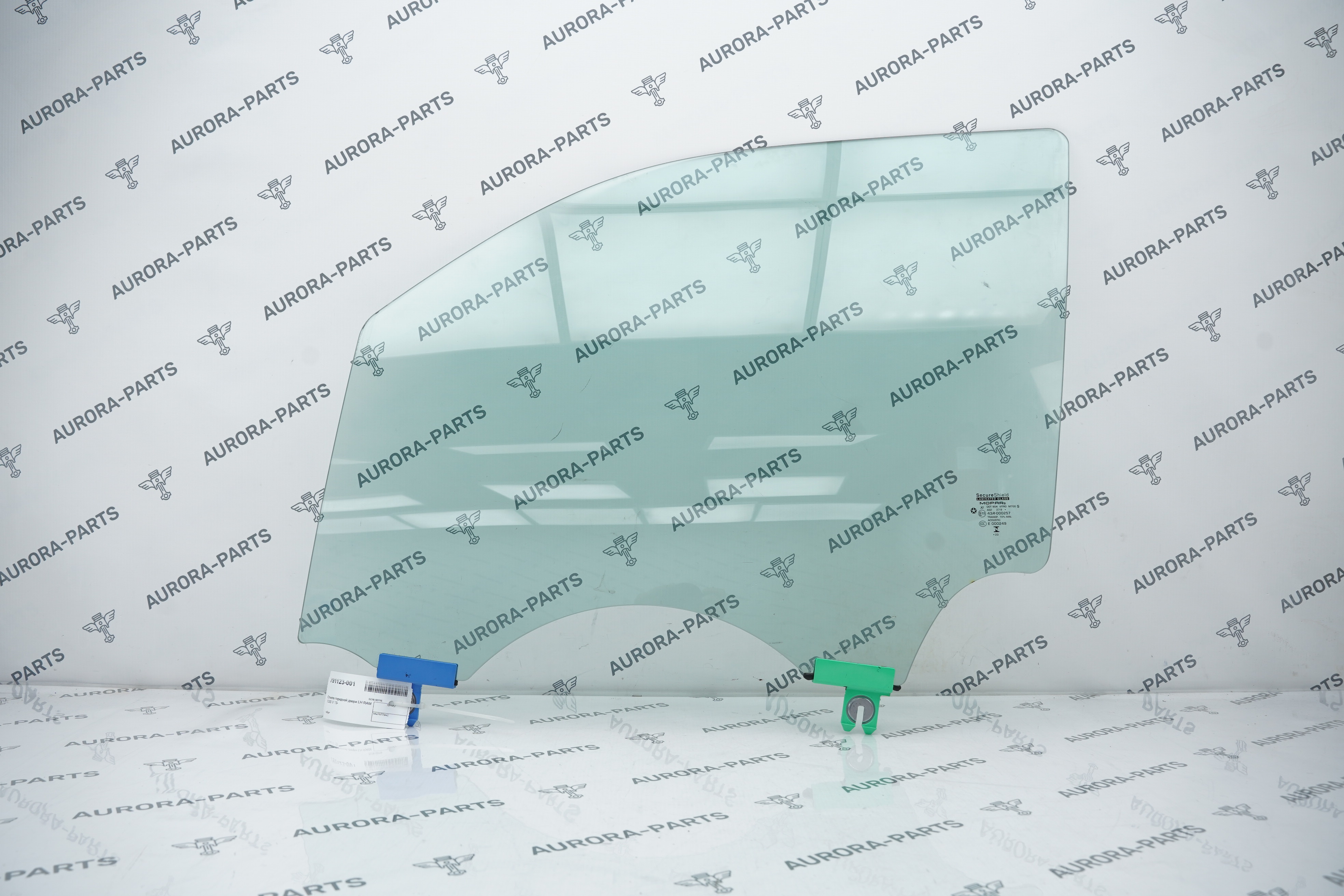 Стекло передней двери LH Dodge RAM