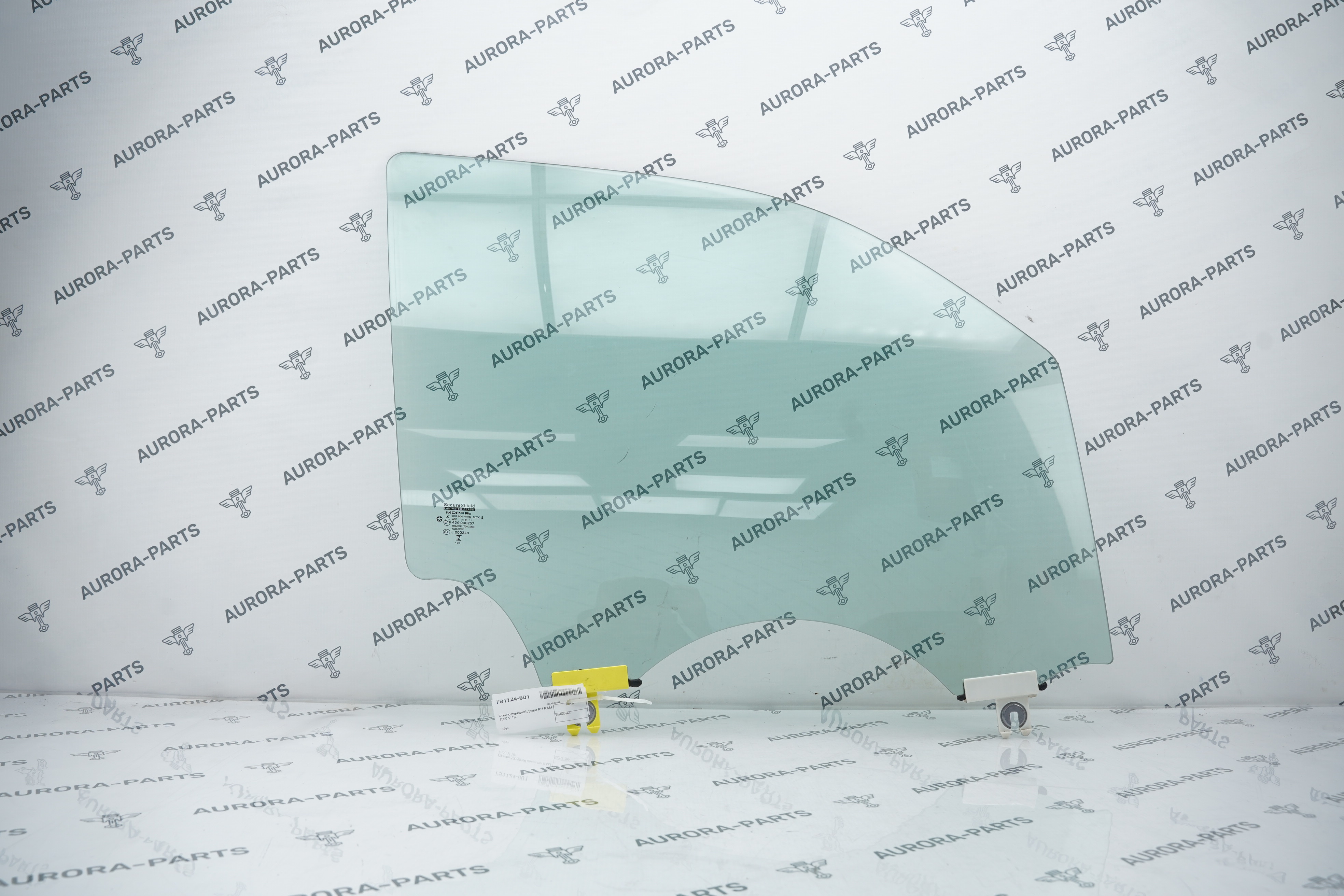 Стекло передней двери RH Dodge RAM