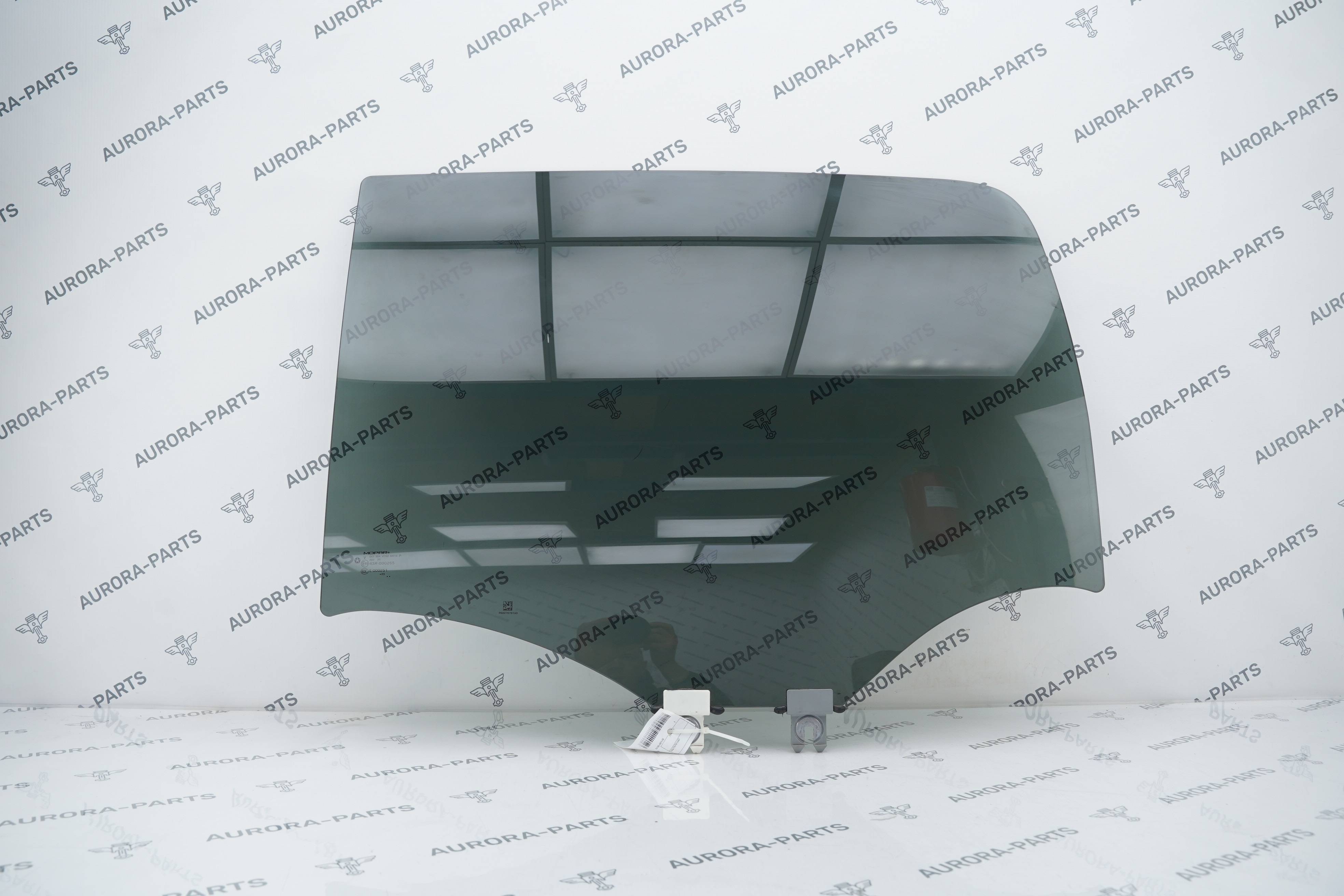 Стекло задней двери LH Dodge RAM