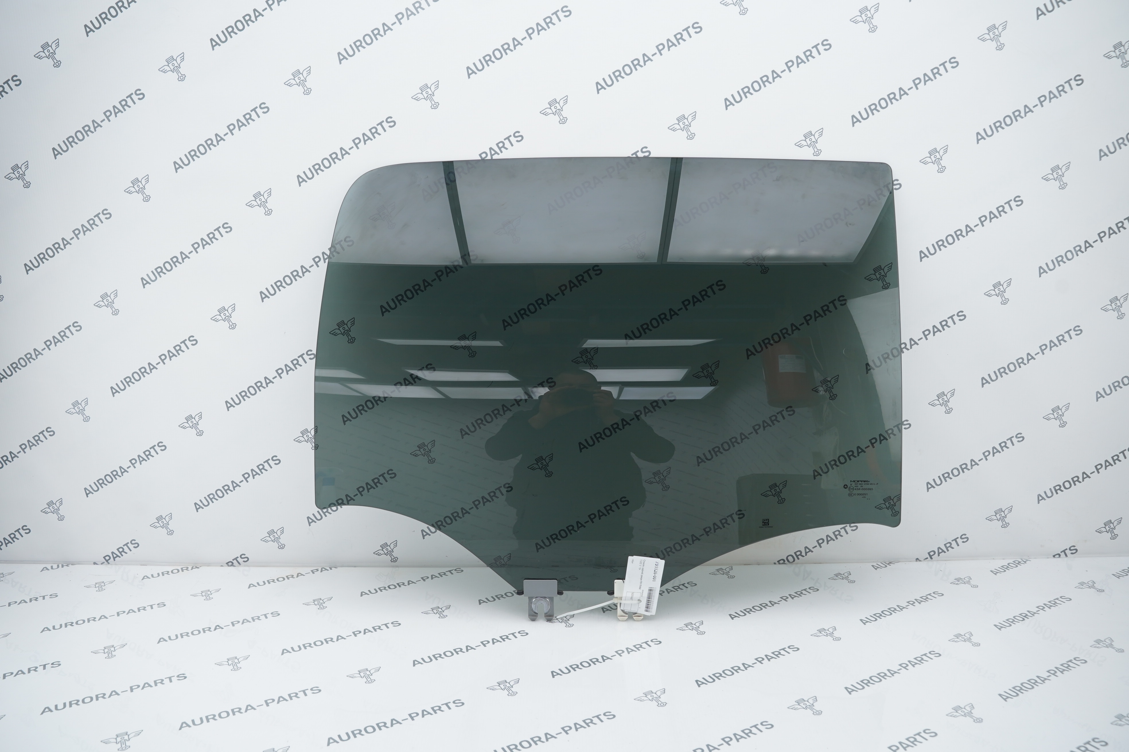 Стекло задней двери RH Dodge RAM