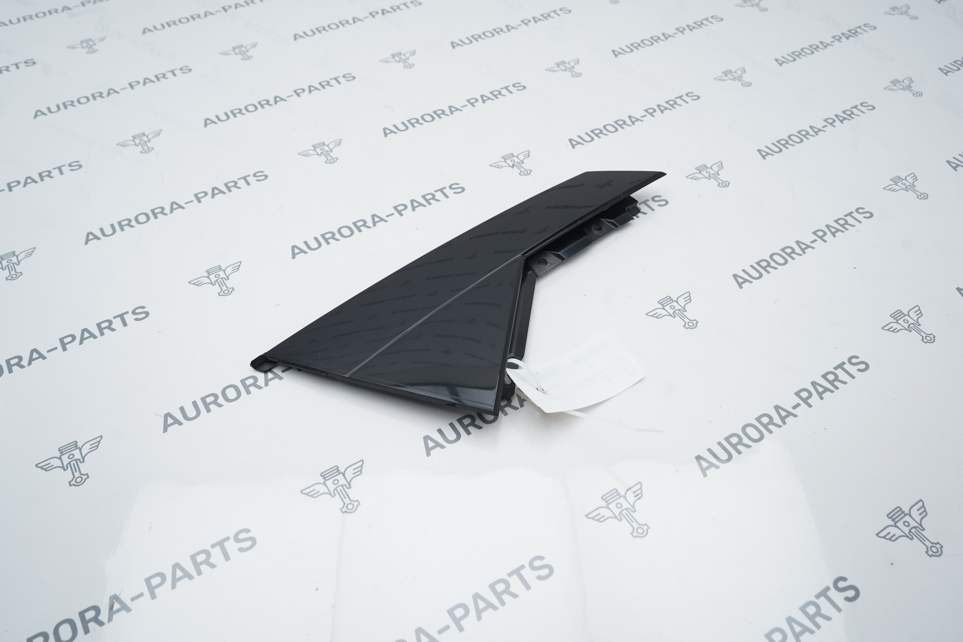 Накладка вертикальная задней двери (стойка C) RH Audi Q3