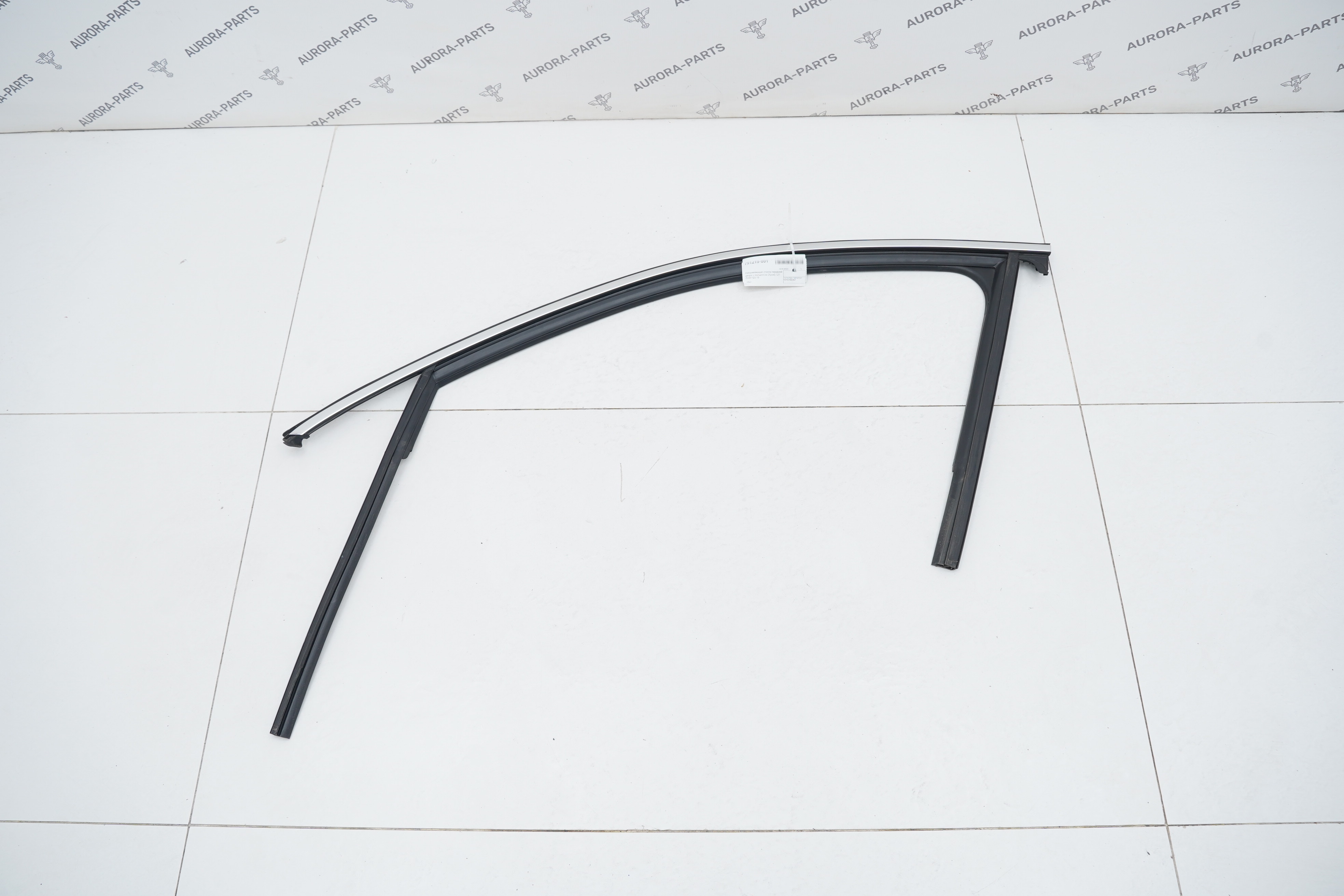 Направляющая стекла передней двери с молдингом (Хром)  LH Audi Q3