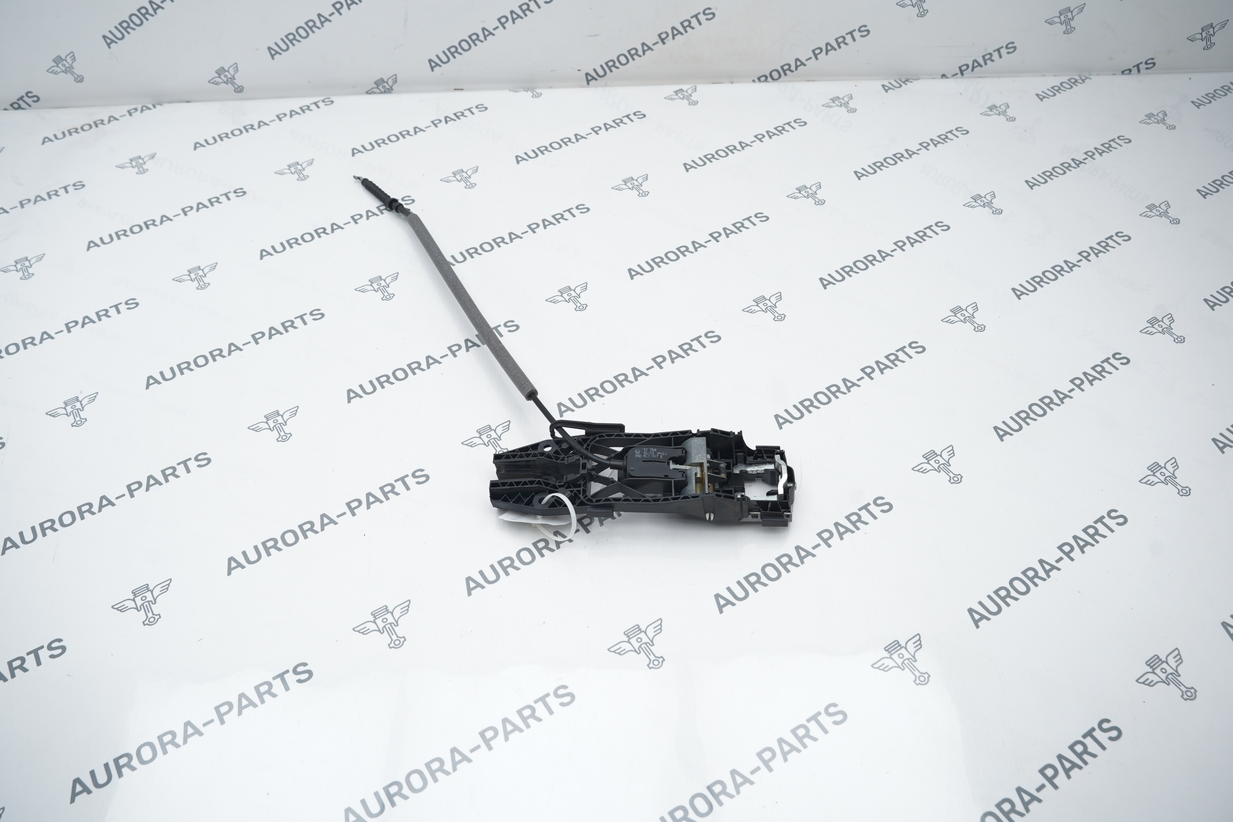 Кронштейн передней ручки двери LH Audi Q3