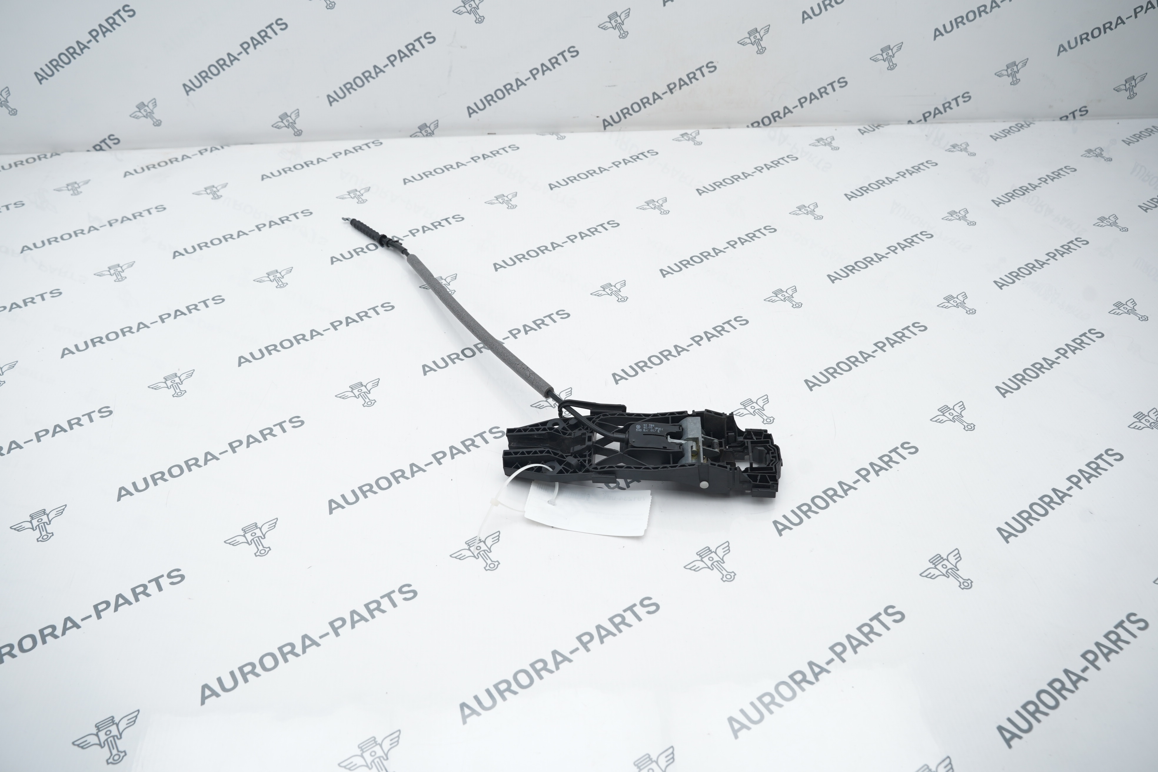 Кронштейн передней ручки двери RH Audi Q3