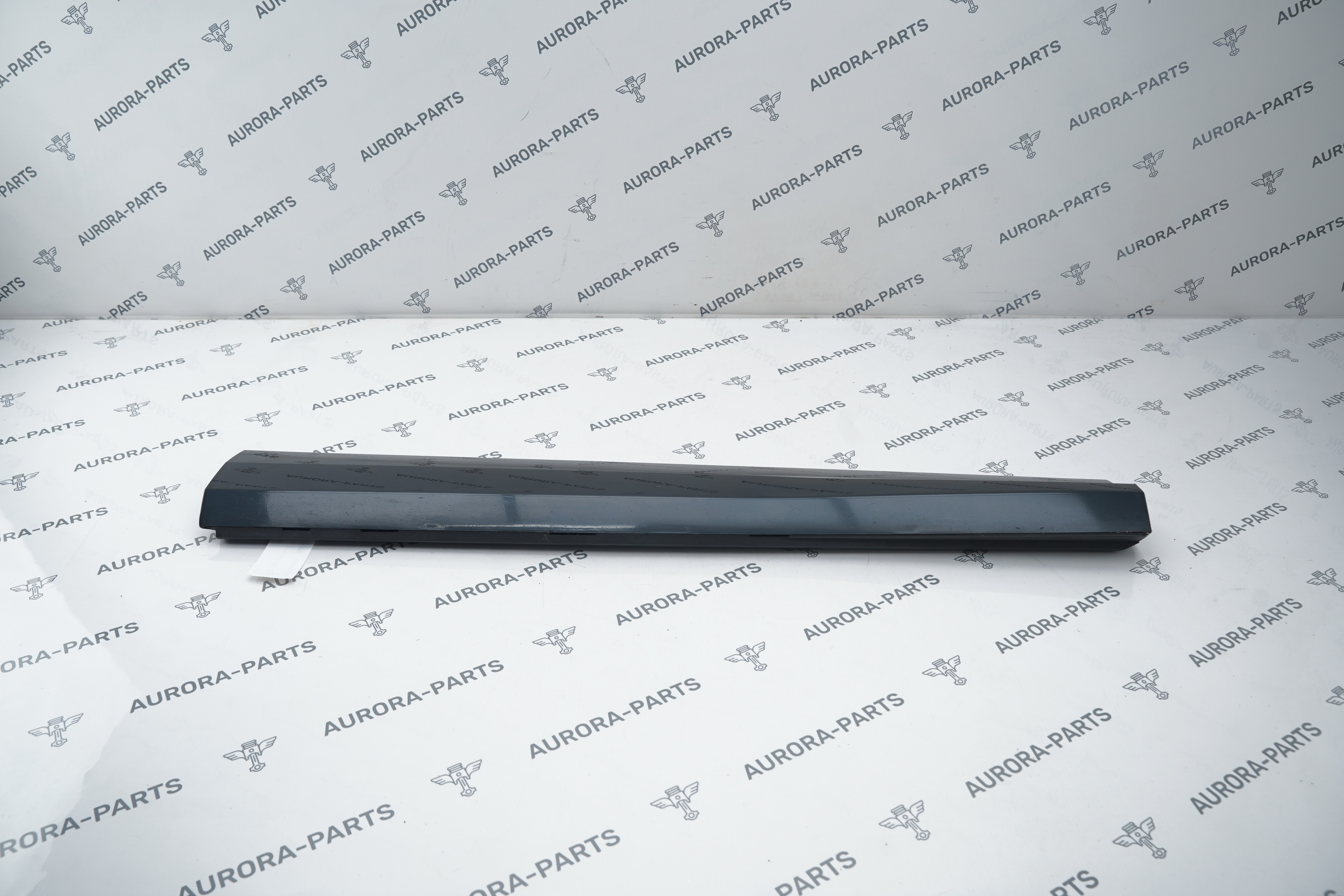 Молдинг передней двери нижний RH Audi Q3