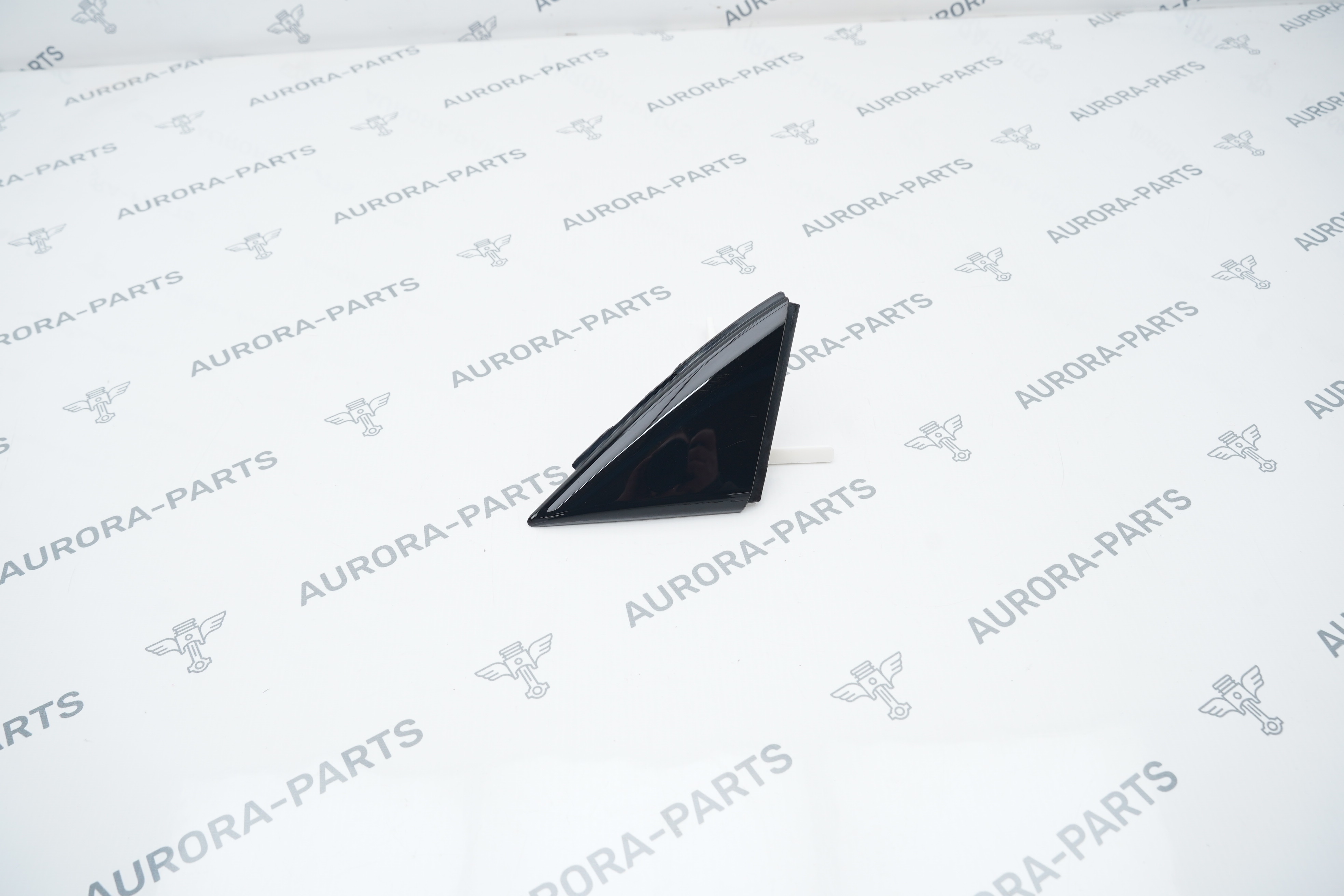 Молдинг передней двери (уголок) RH Audi Q3