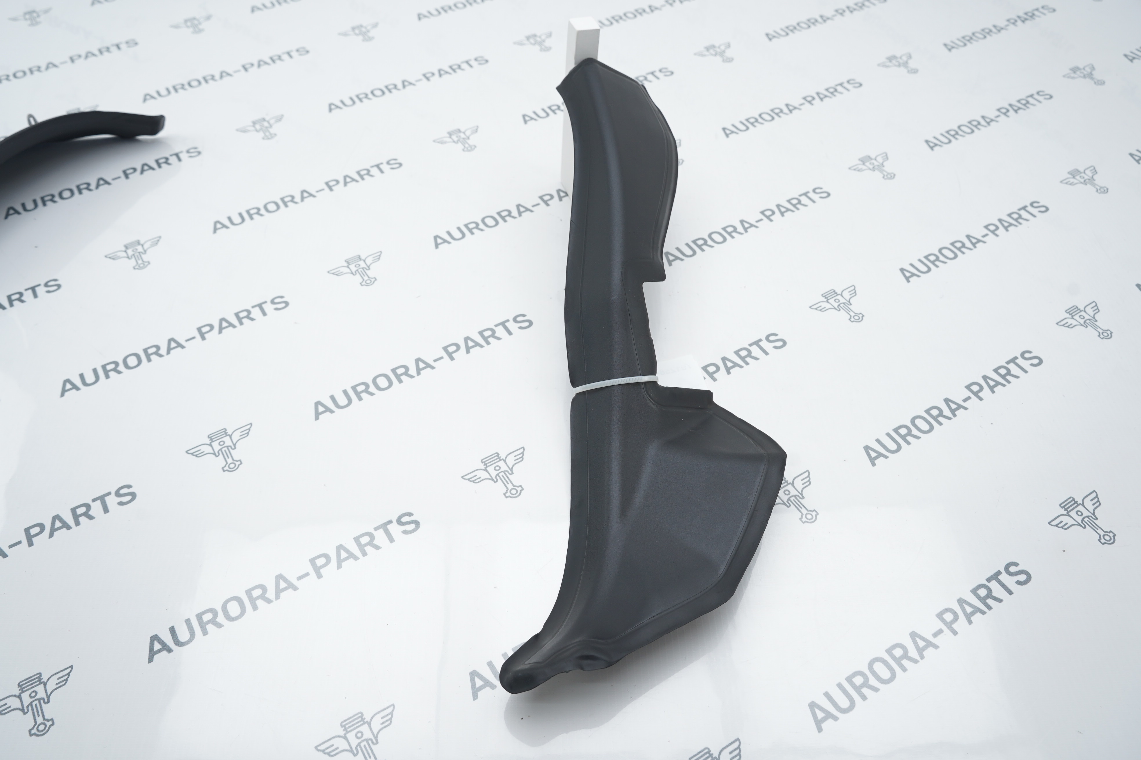 Накладка крышки багажника RH BMW X6