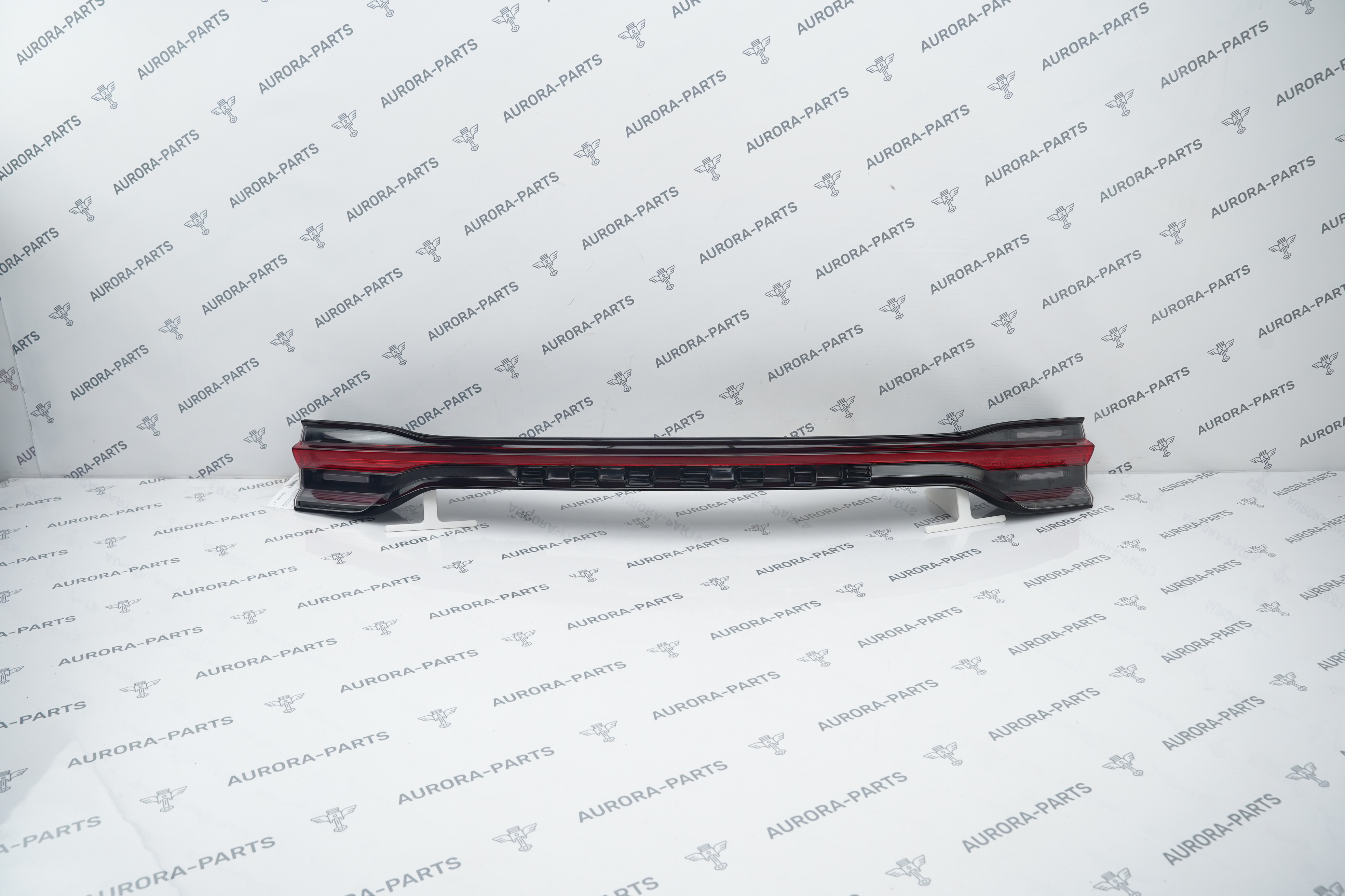 Фонарь в крышку багажника центральный Porsche Macan