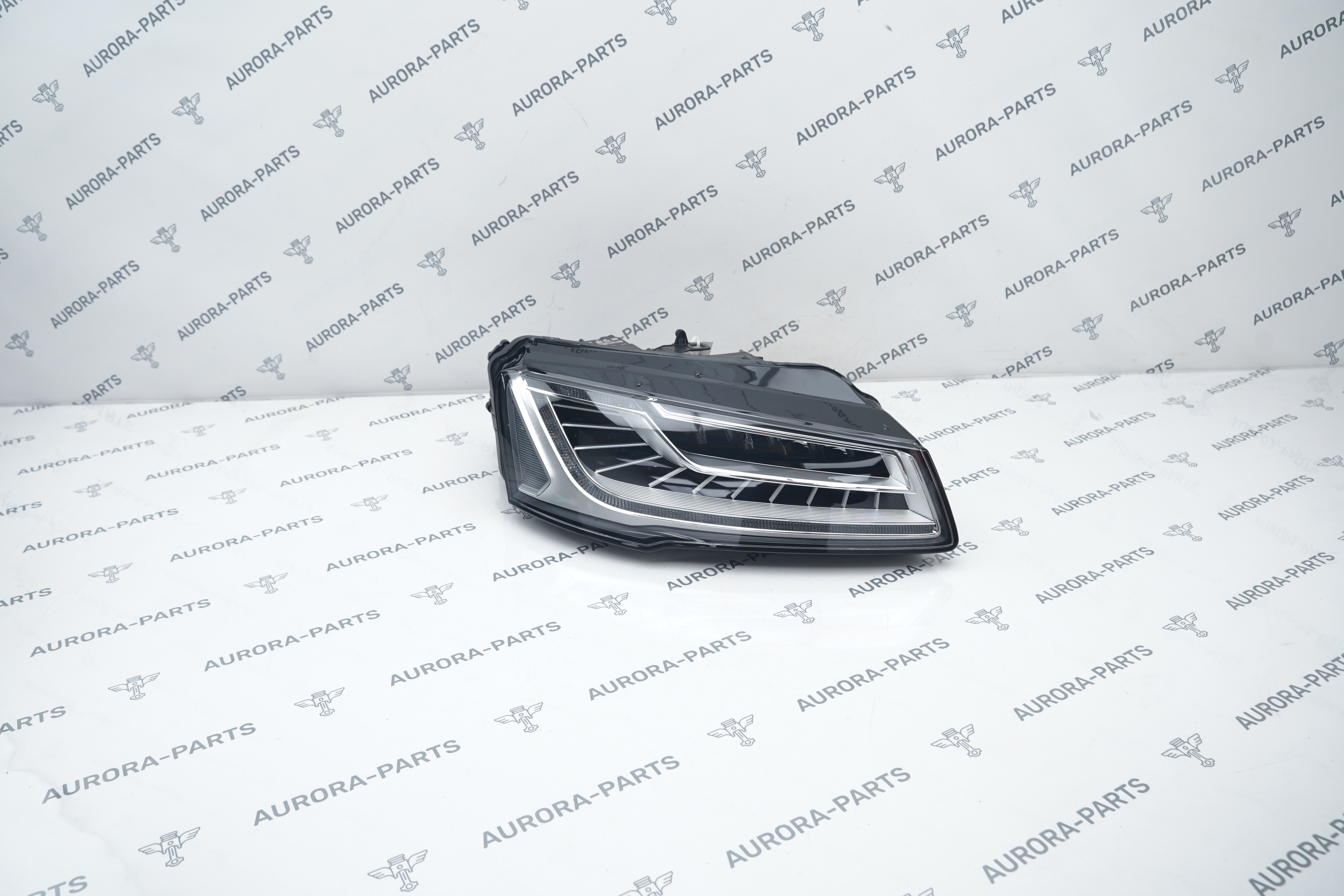 Фара RH светодиодная Matrix  рестайлинг без блоков Audi A8