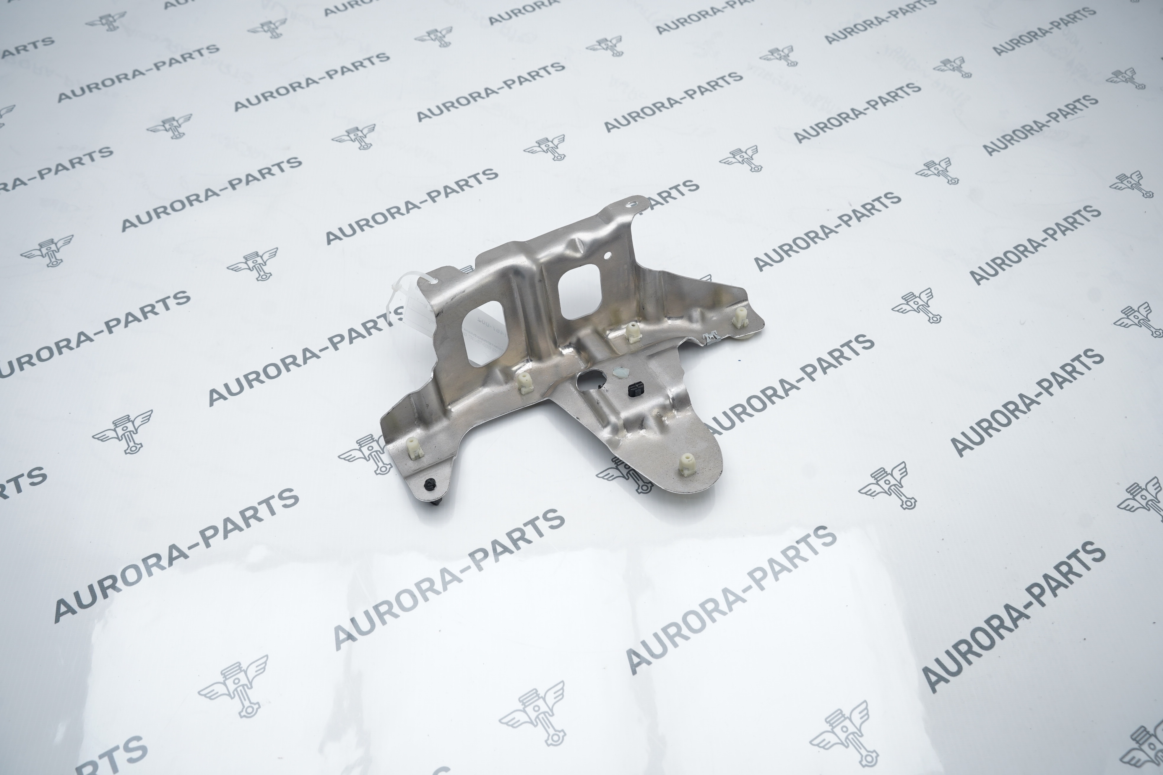 Кронштейн теплоизоляции LH BMW X7