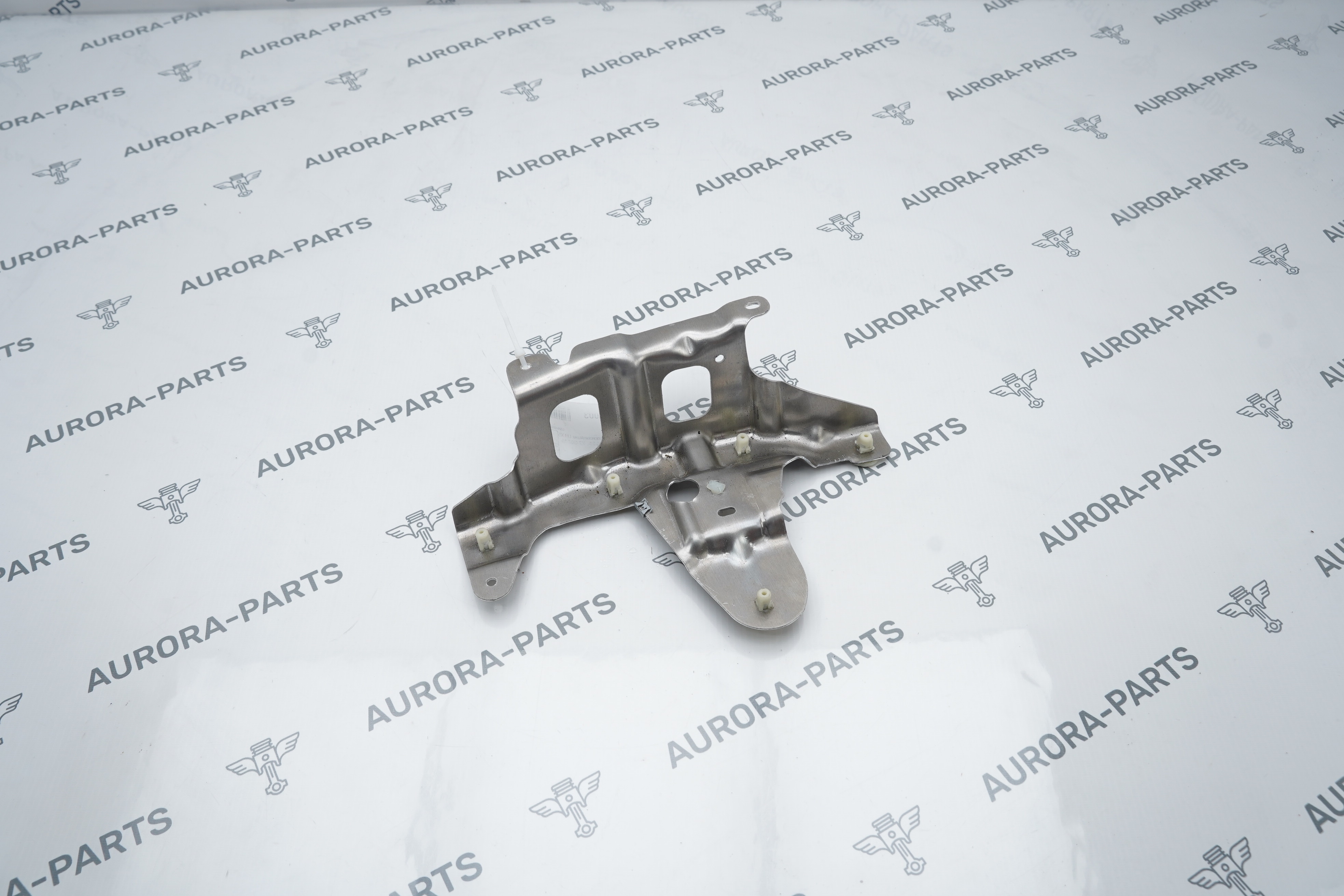 Кронштейн теплоизоляции LH BMW X7