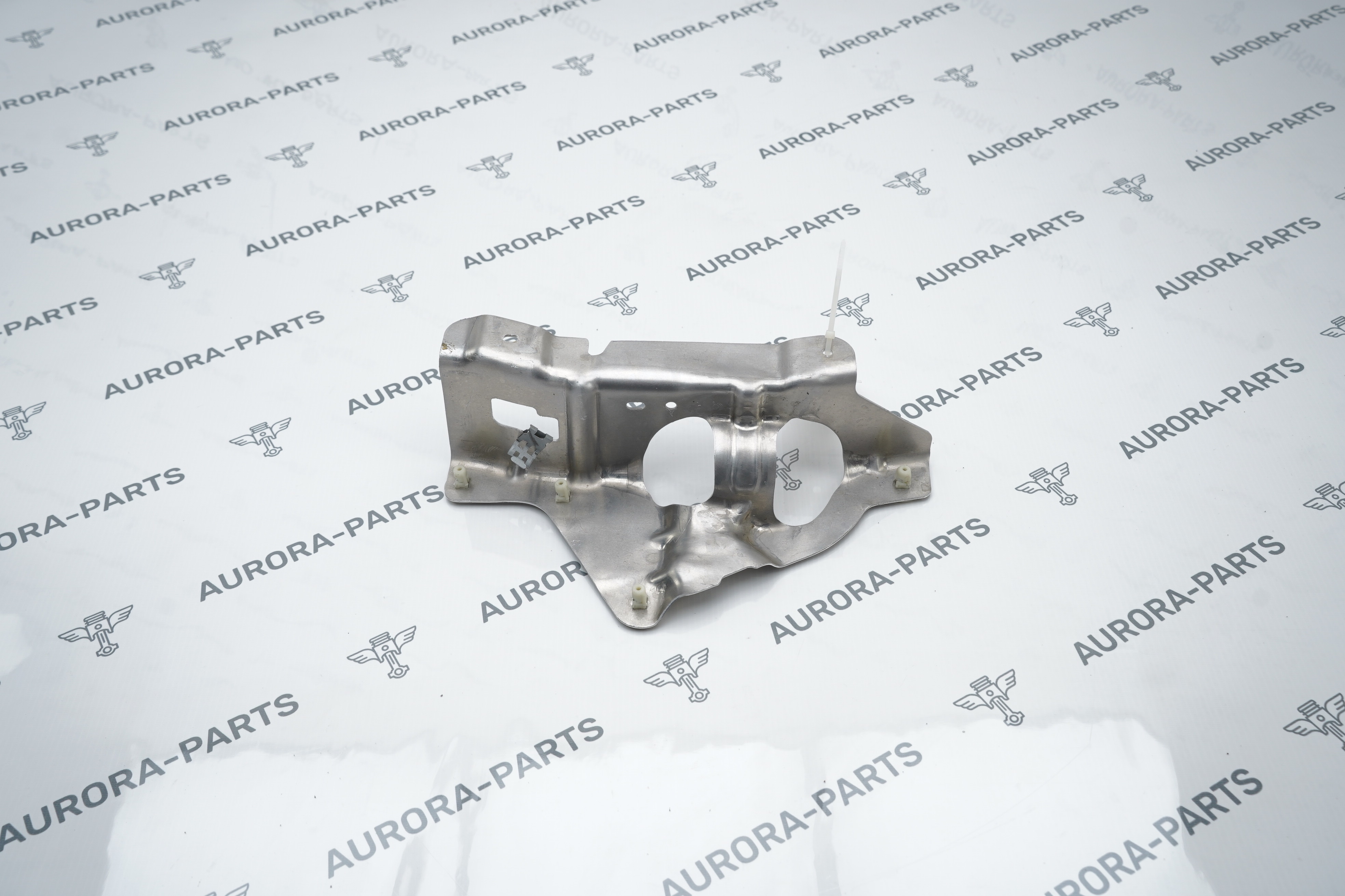 Кронштейн теплоизоляции RH BMW X7