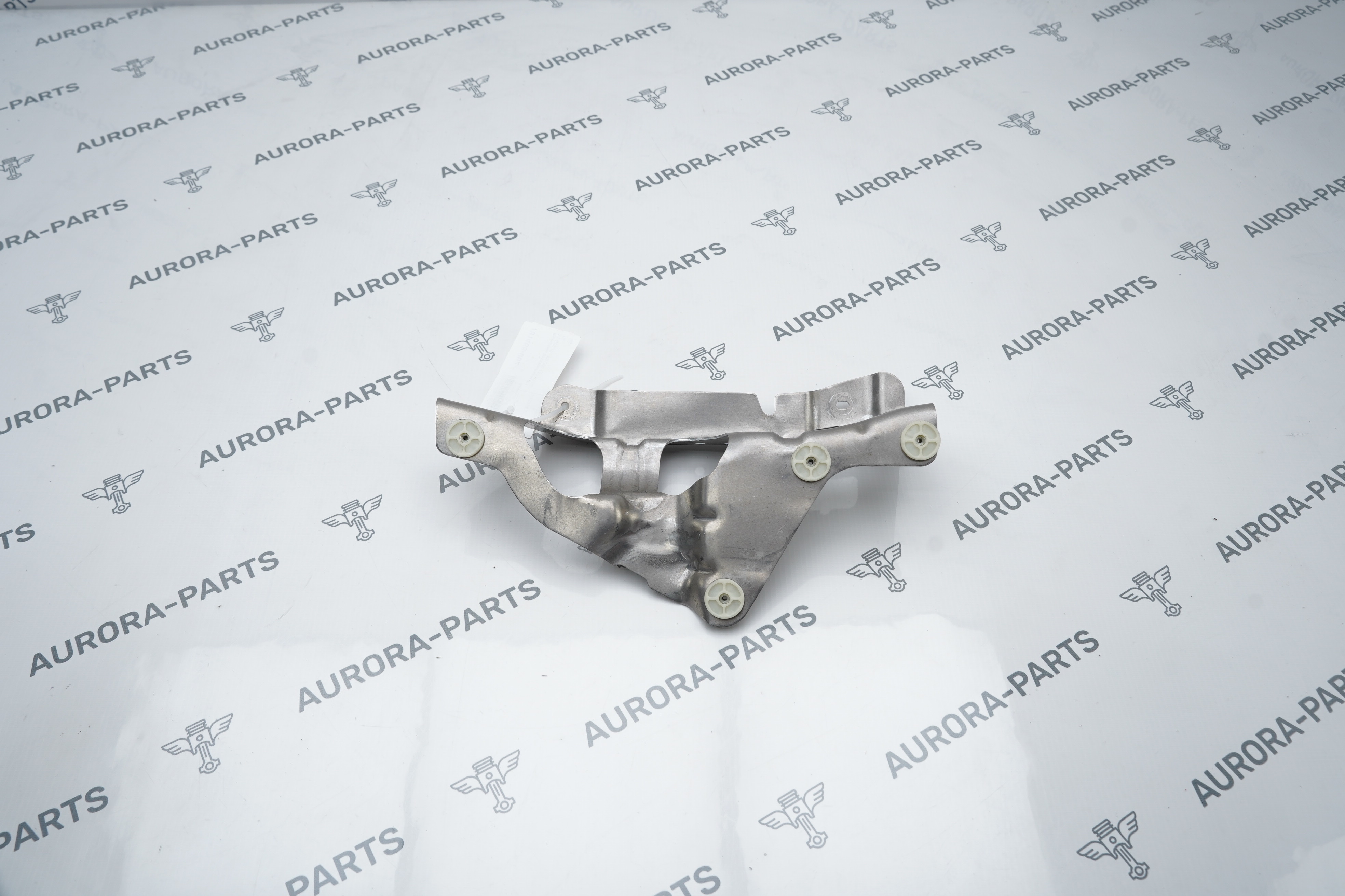 Кронштейн теплоизоляции RH BMW X7